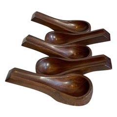 Escultura portapipa de palisandro brasileño de los años 60, de Jean Gillon