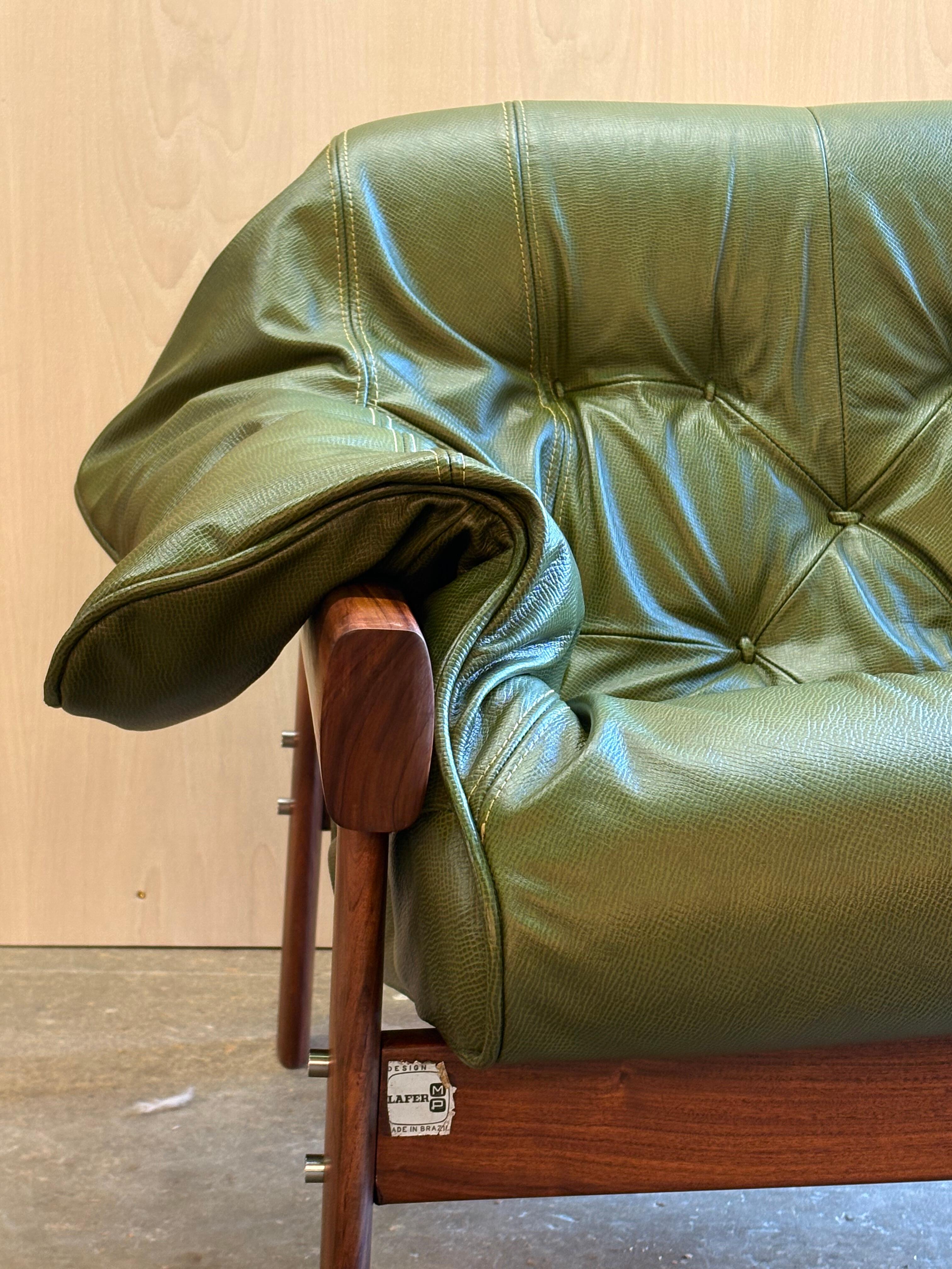Chaise MP41 en bois et cuir brésilien des années 1960 par Percival Lafer en vente 5