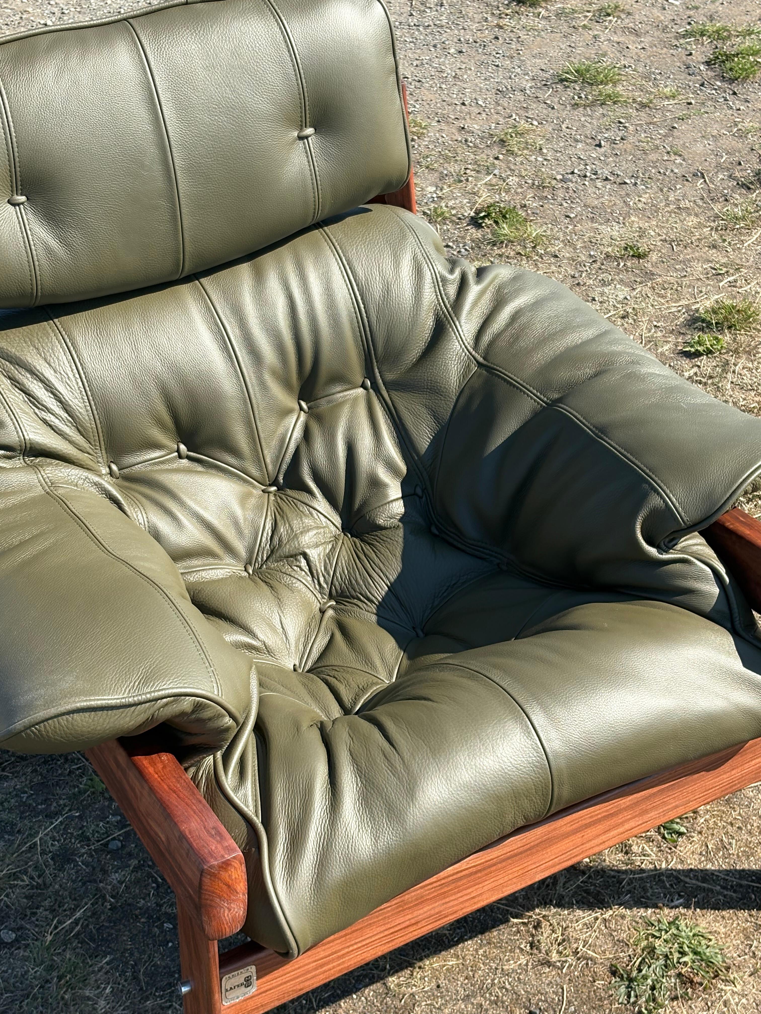Mid-20th Century 1960s Brazilian Wood and Leather MP41 Lounge Chair by Percival Lafer For Sale