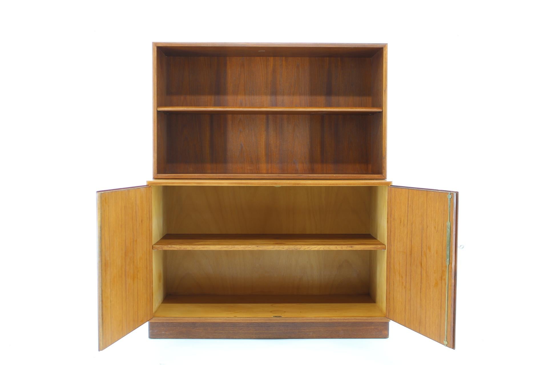 - Bookcase can be separated from cabinet
- Adjustable shelves
- The item has been carefully refurbished.
  