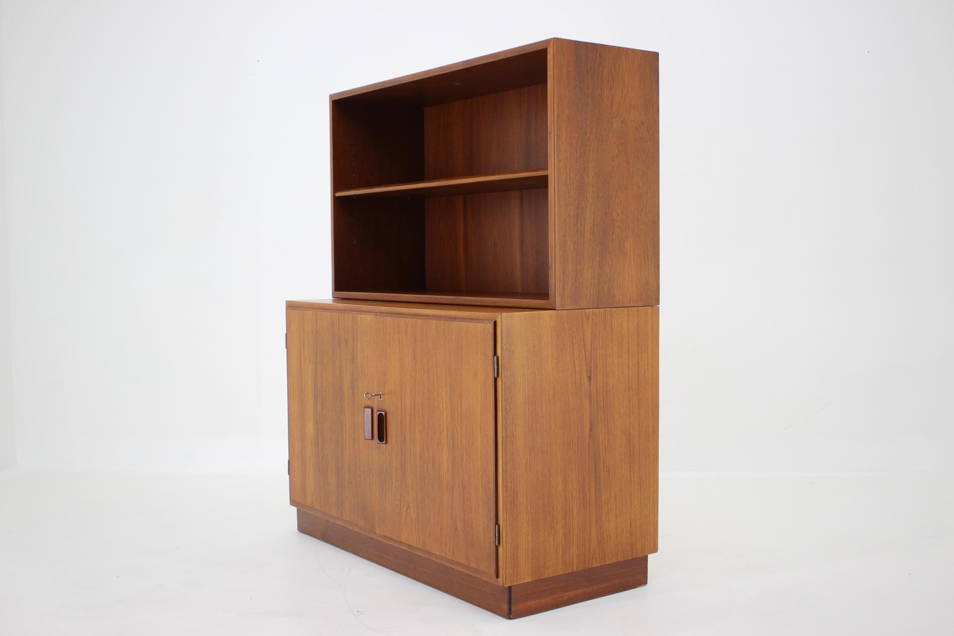 1960s Børge Mogensen Danish Teak Cabinet Bookcase, Denmark In Good Condition For Sale In Praha, CZ