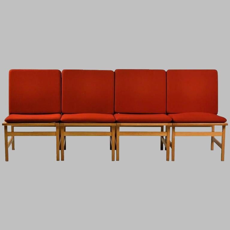 Chêne 1960s Børge Mogensen Set of Four Fully Restored Danish Oak Lounge Chairs (Ensemble de quatre chaises longues en chêne danois entièrement restaurées) en vente