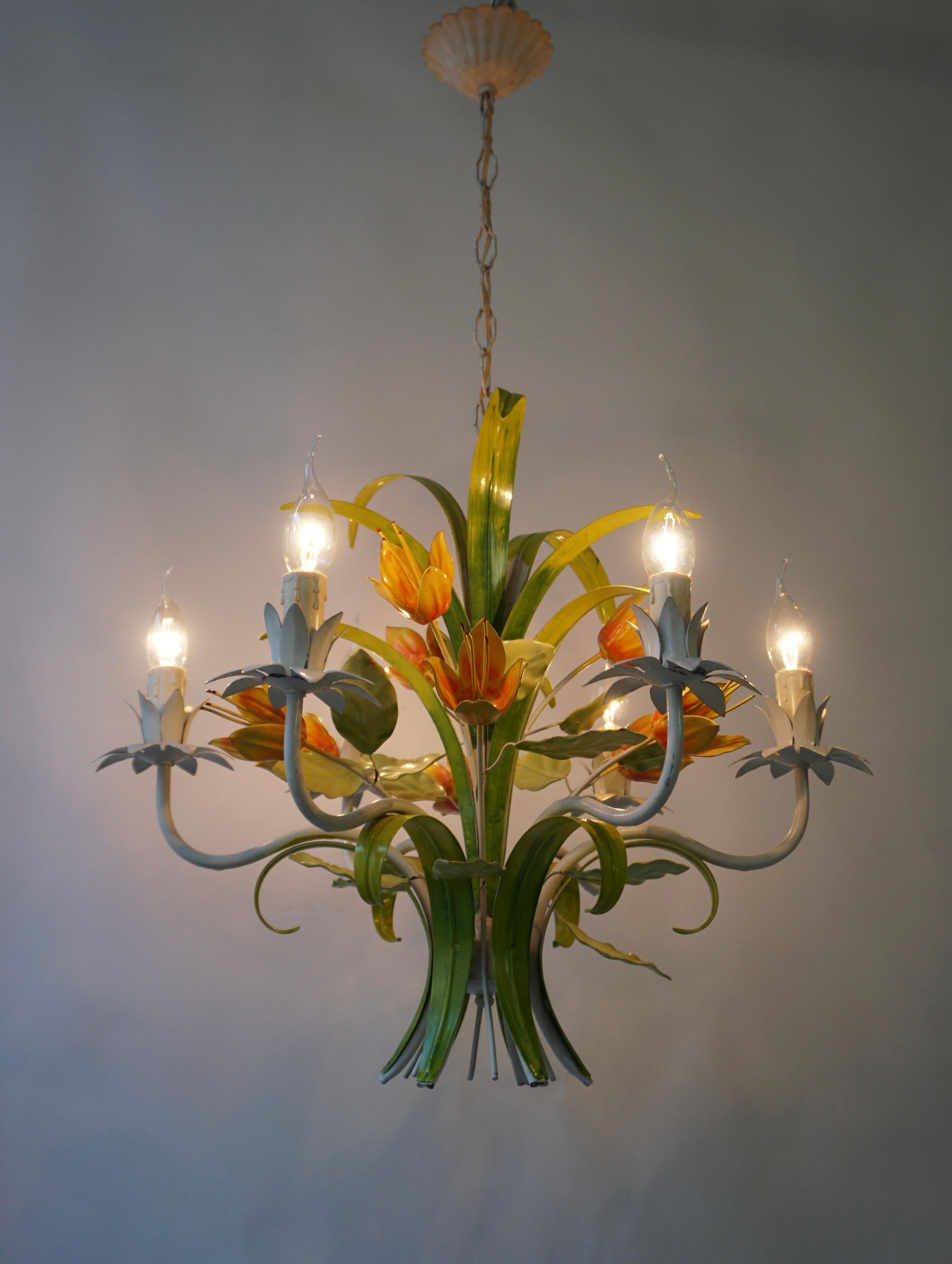 Absolutely beautiful tole painted chandelier Made in the 1960s in Italy. Beautiful bright colors ar used to give this chandelier her fresh appearance and character.

The total height including the chain is 36