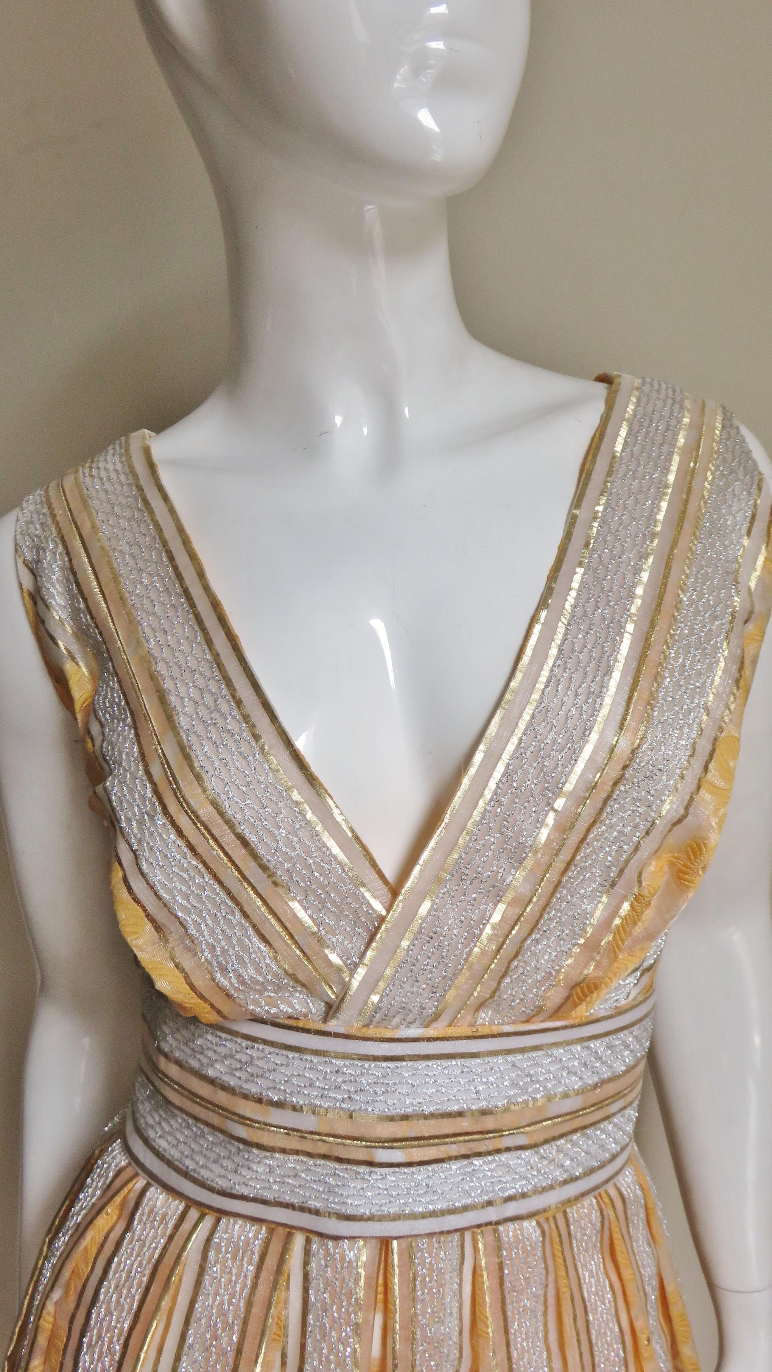 1960s British Hong Kong Silk Plunge Gown In Good Condition In Water Mill, NY