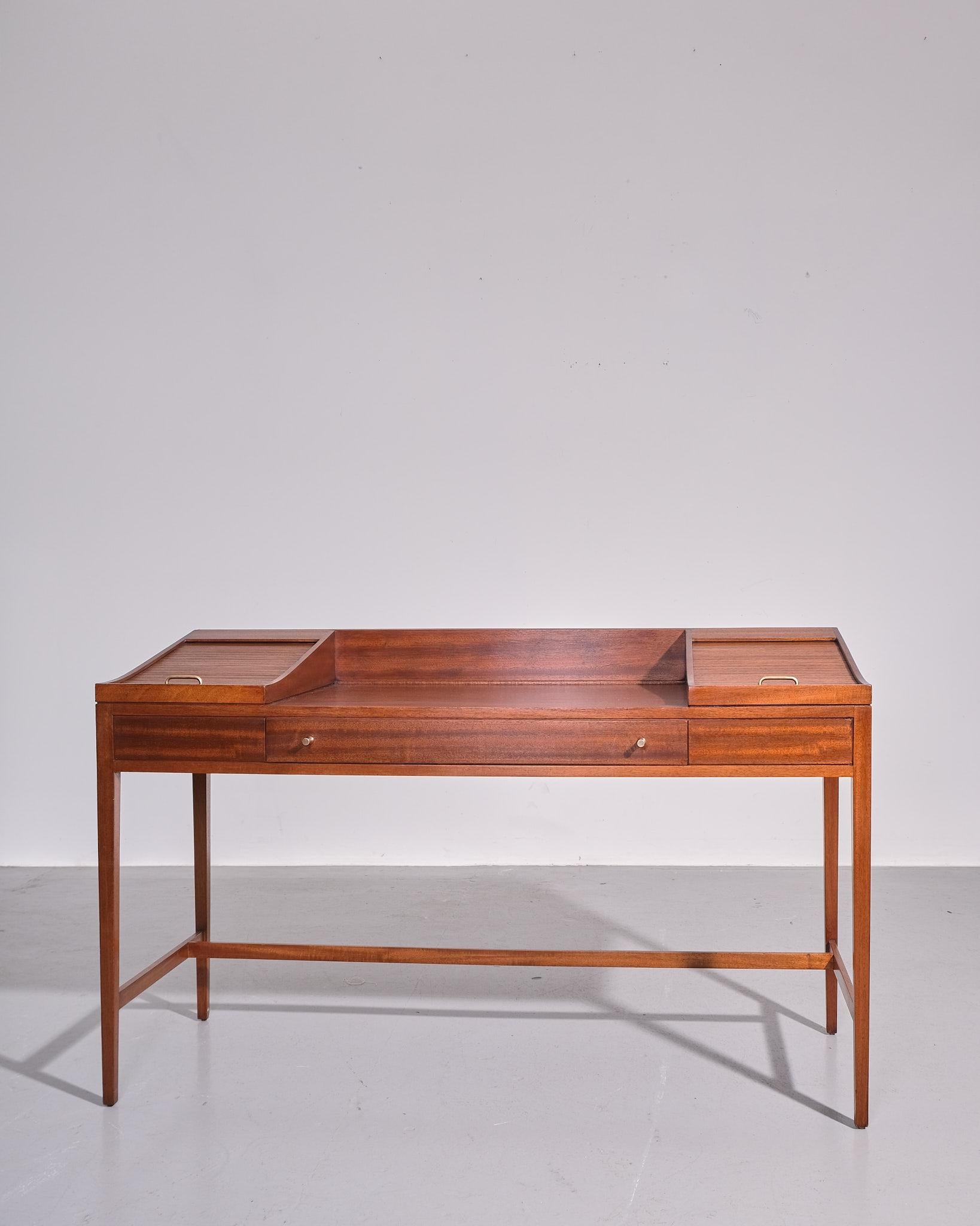 1960er Jahre Britischer Tambour-Tür-Schreibtisch im Angebot 4