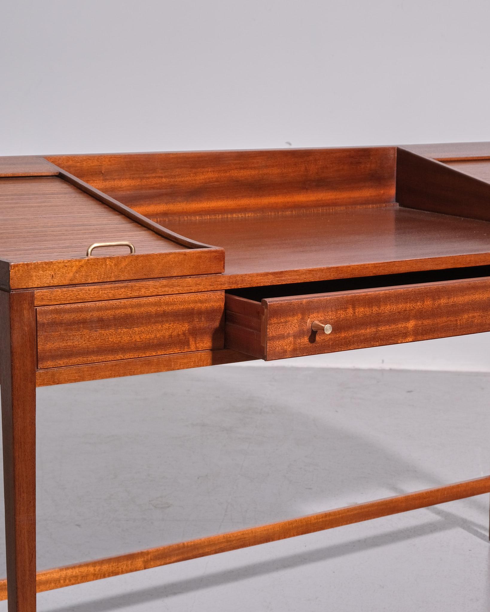 1960er Jahre Britischer Tambour-Tür-Schreibtisch (Messing) im Angebot