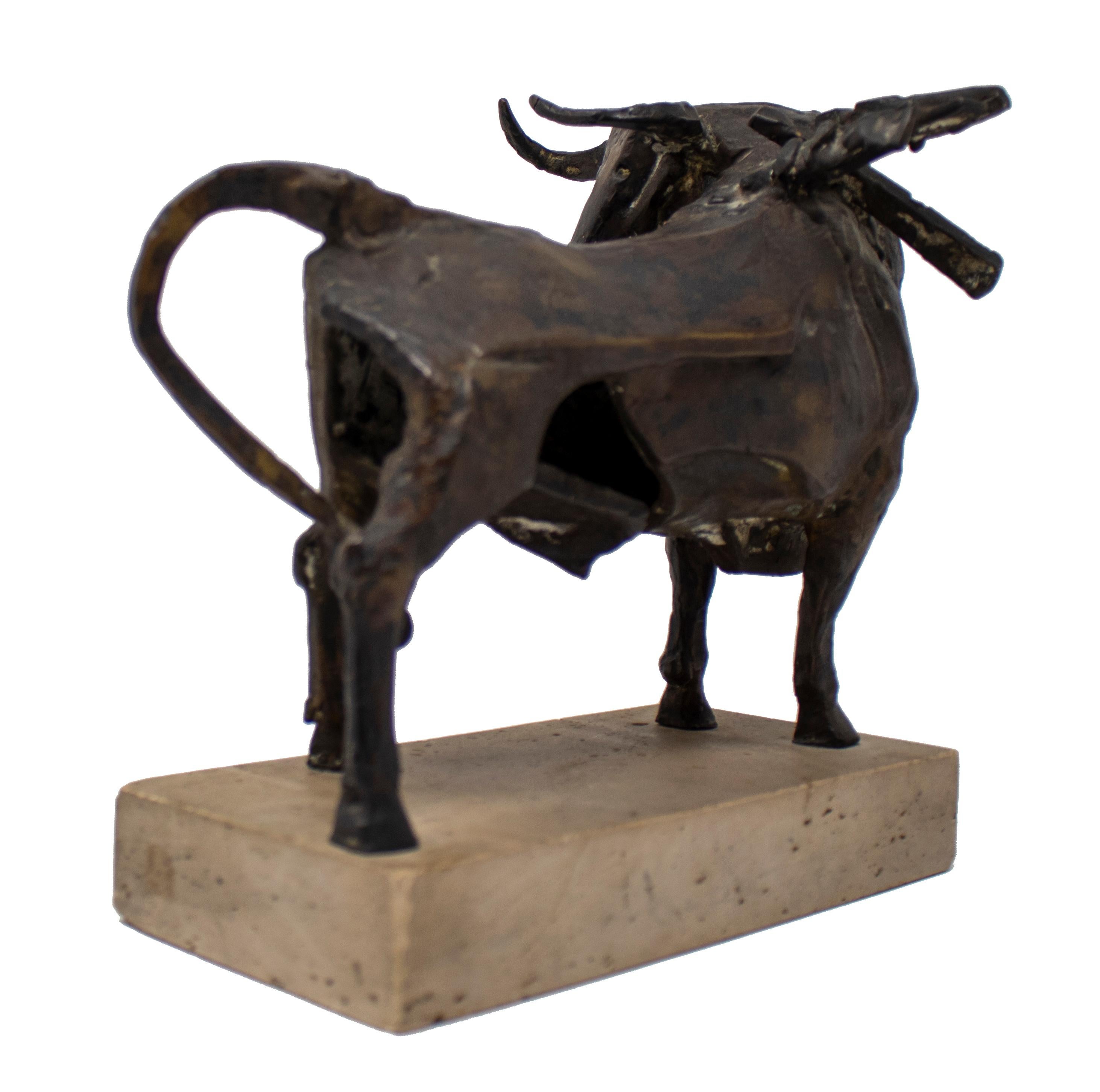 Sculpture de taureau en bronze des années 1960 par Venancio Blanco Bon état - En vente à Marbella, ES