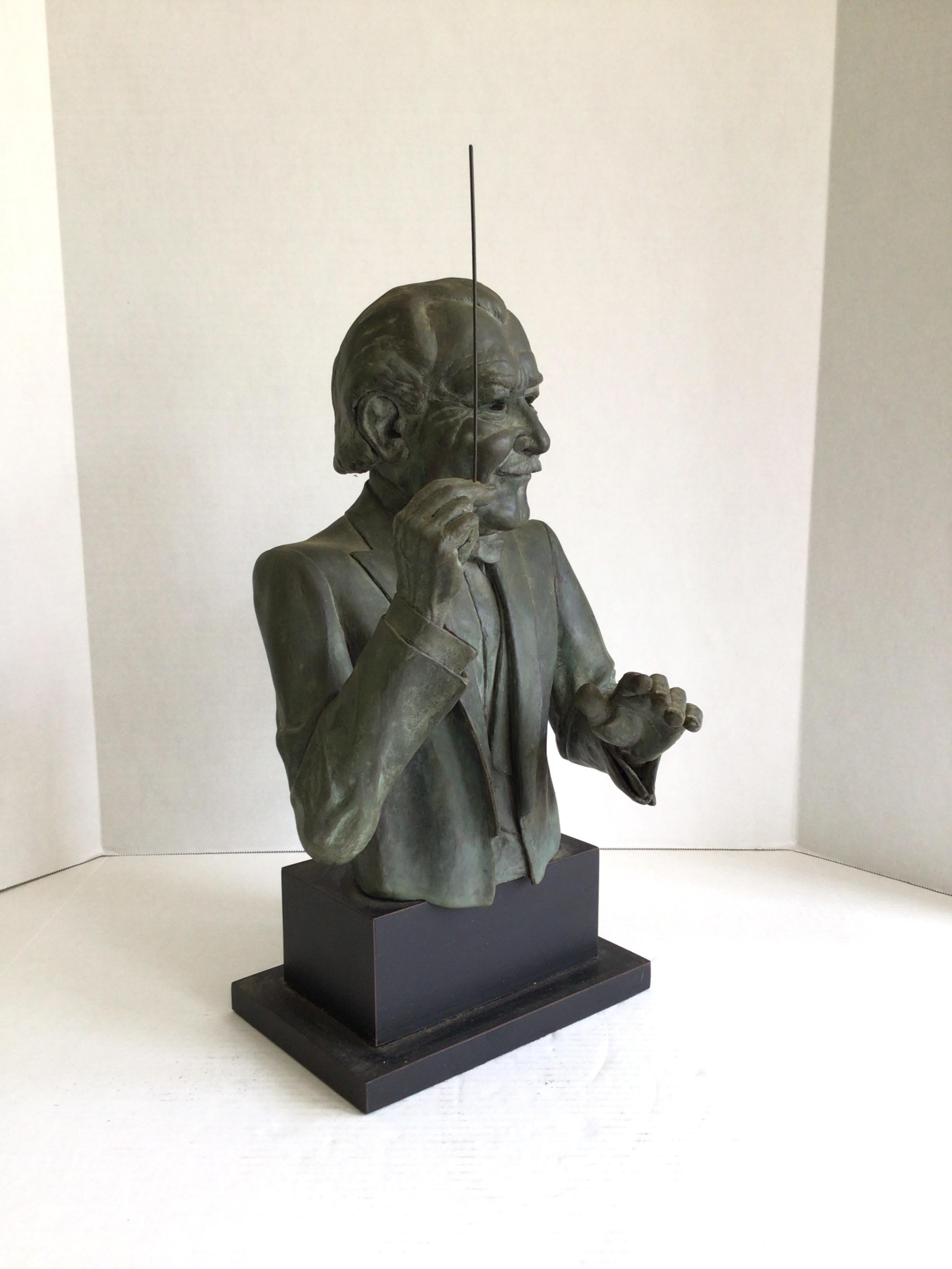 Bronzato Scultura in gesso di bronzo del 1960 raffigurante un Maestro/Conduttore su base di Wood in vendita