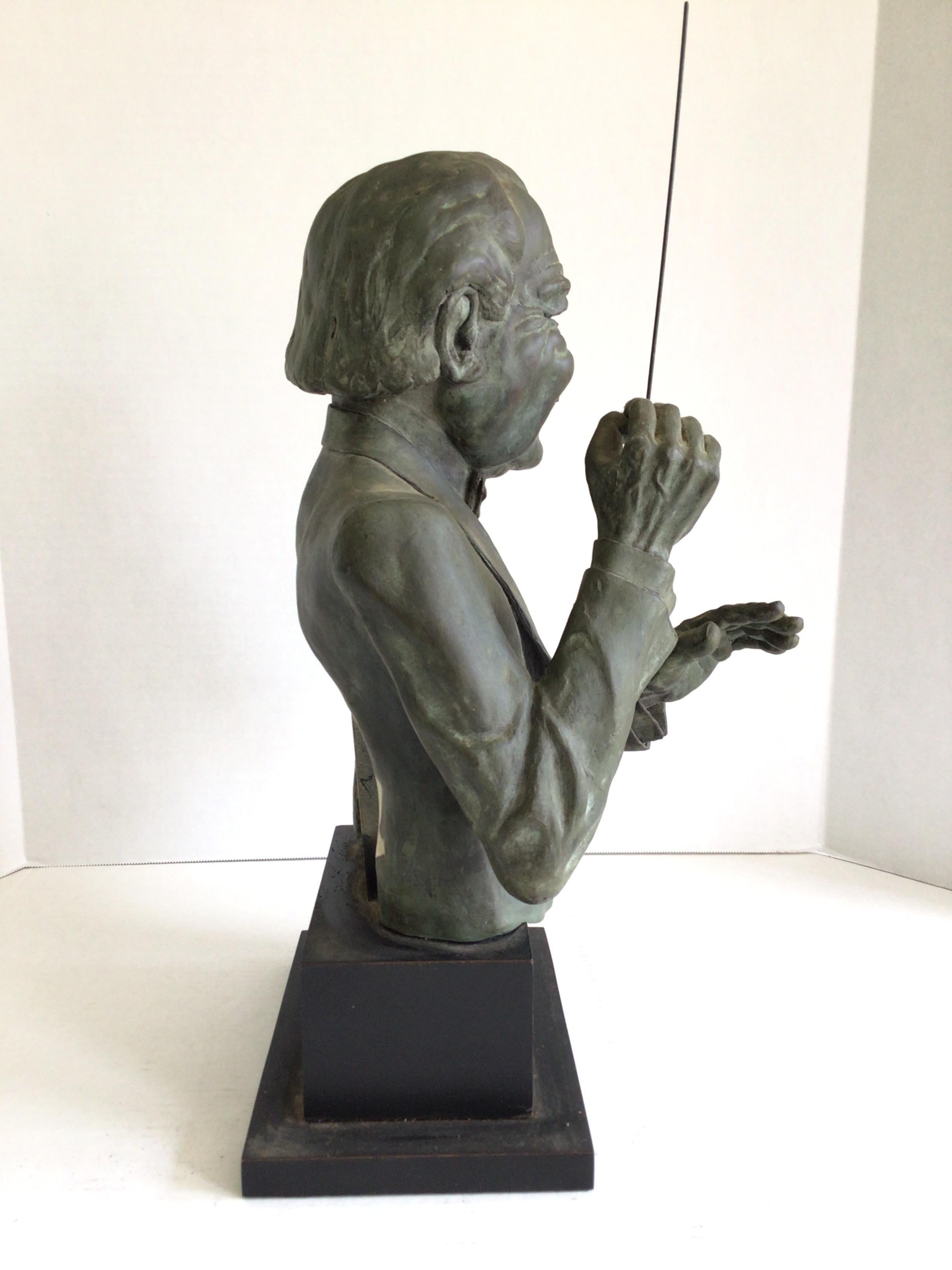 Scultura in gesso di bronzo del 1960 raffigurante un Maestro/Conduttore su base di Wood In condizioni buone in vendita a Tarrytown, NY