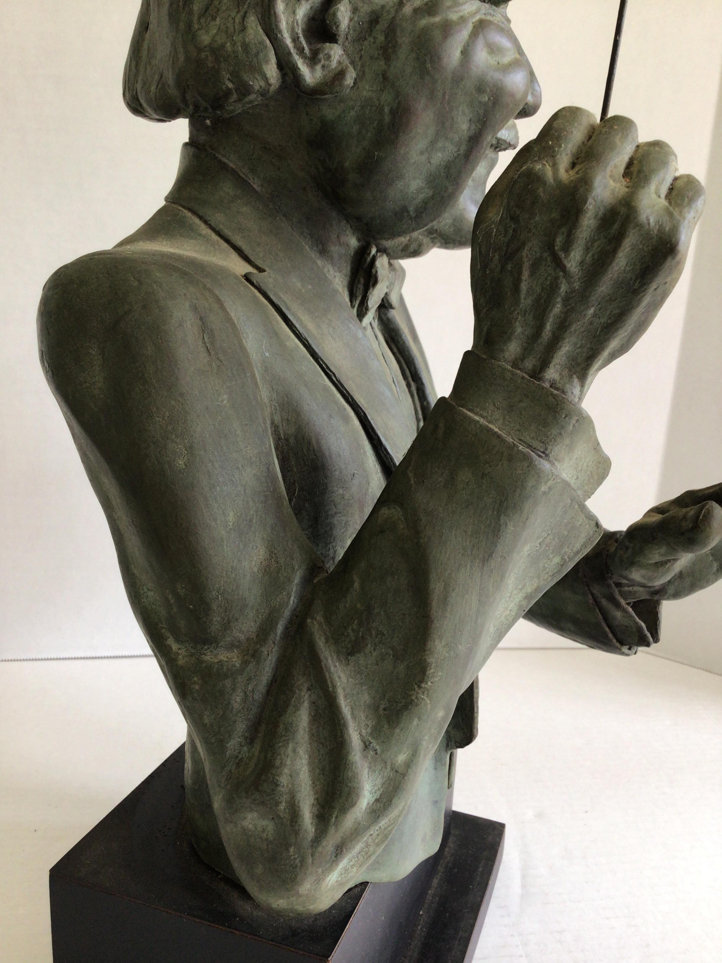 Scultura in gesso di bronzo del 1960 raffigurante un Maestro/Conduttore su base di Wood in vendita 2