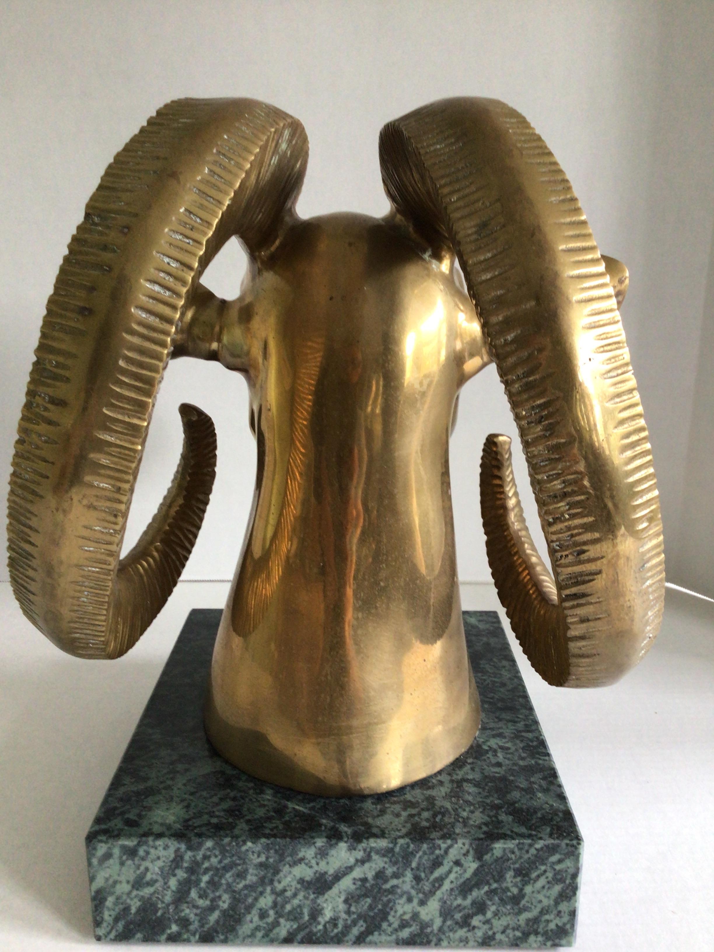 Ariete in bronzo del 1960 su base di marmo in vendita 4