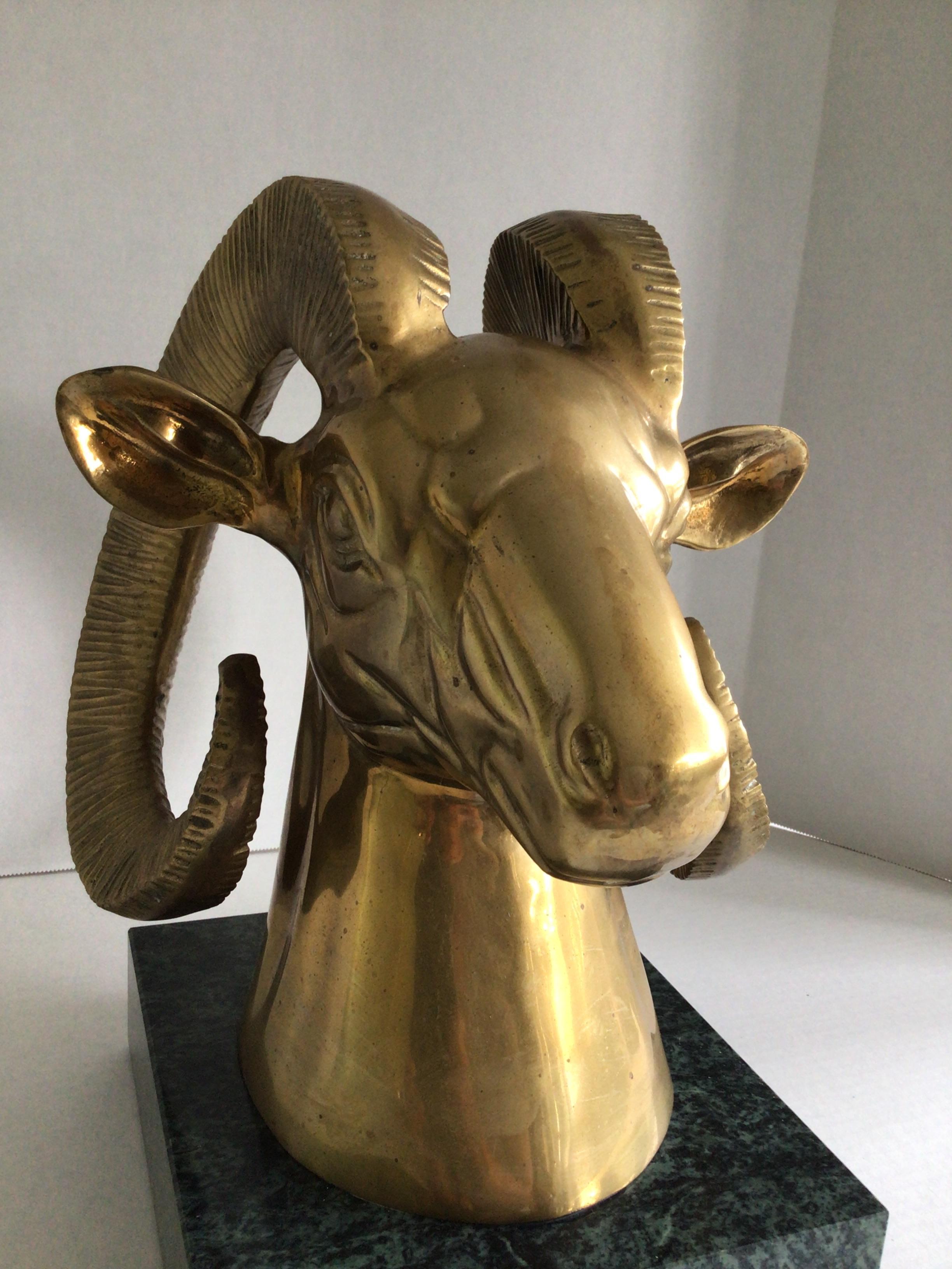 Metà XX secolo Ariete in bronzo del 1960 su base di marmo in vendita