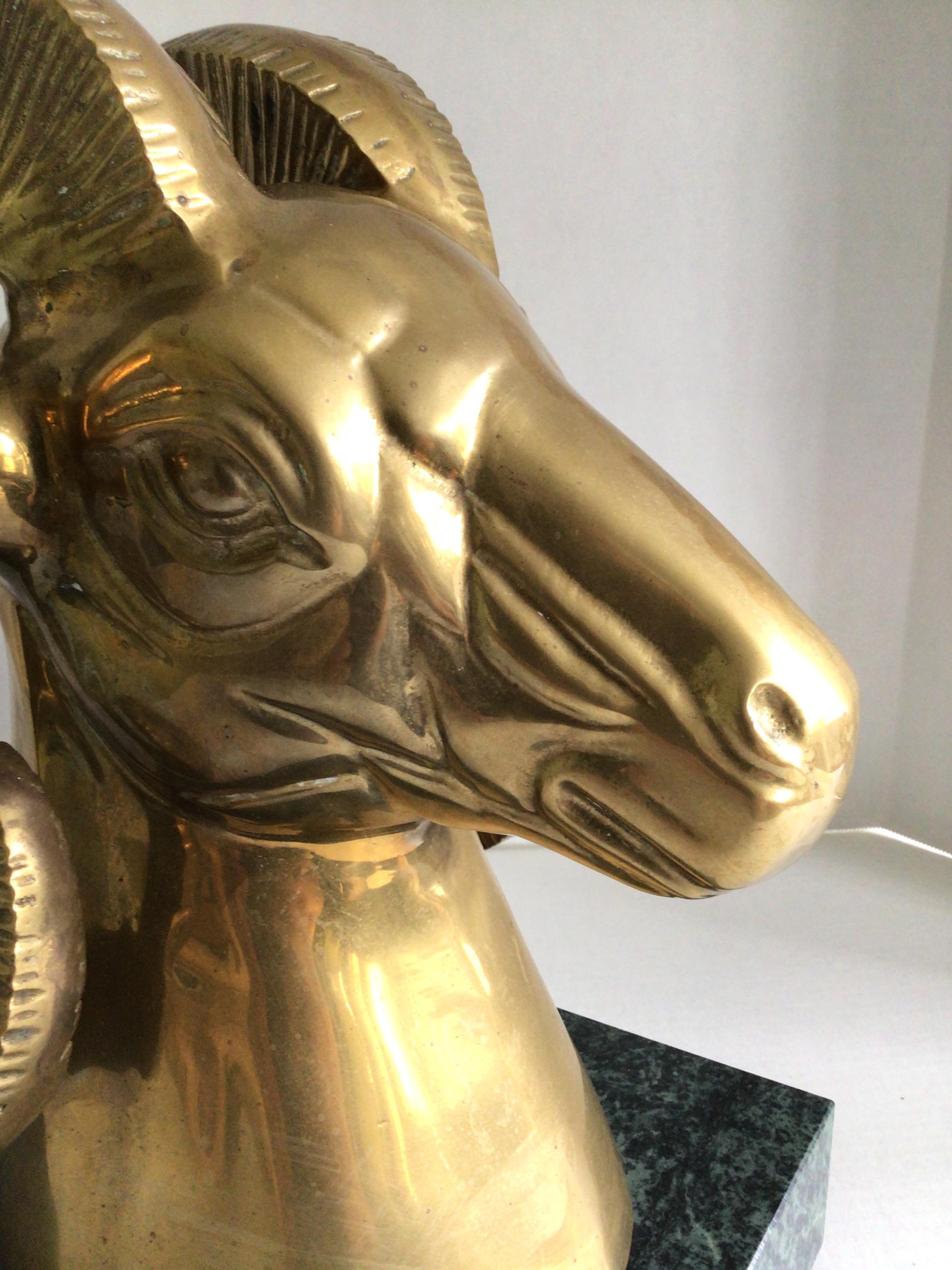 Ariete in bronzo del 1960 su base di marmo in vendita 2