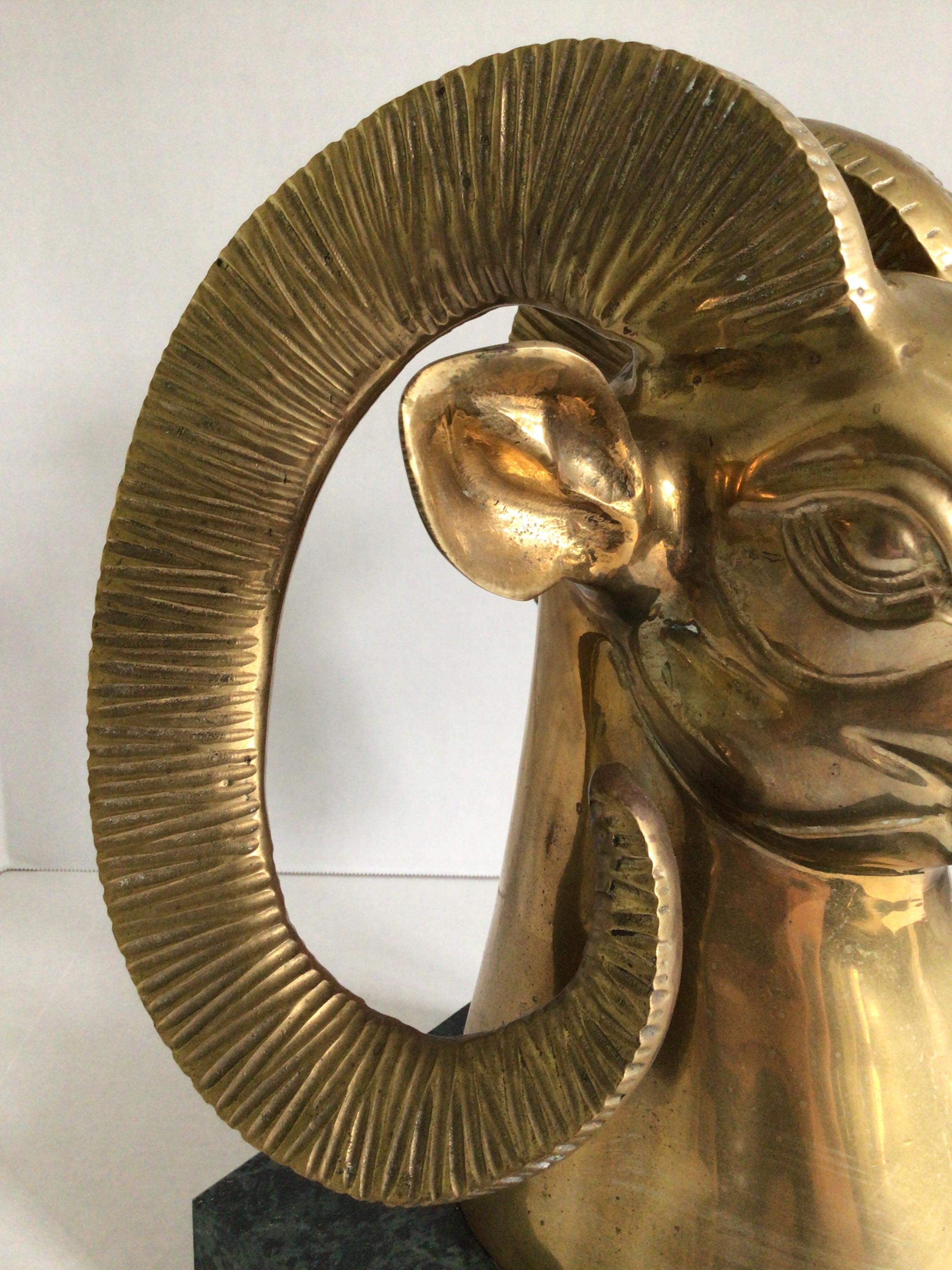 Ariete in bronzo del 1960 su base di marmo in vendita 3