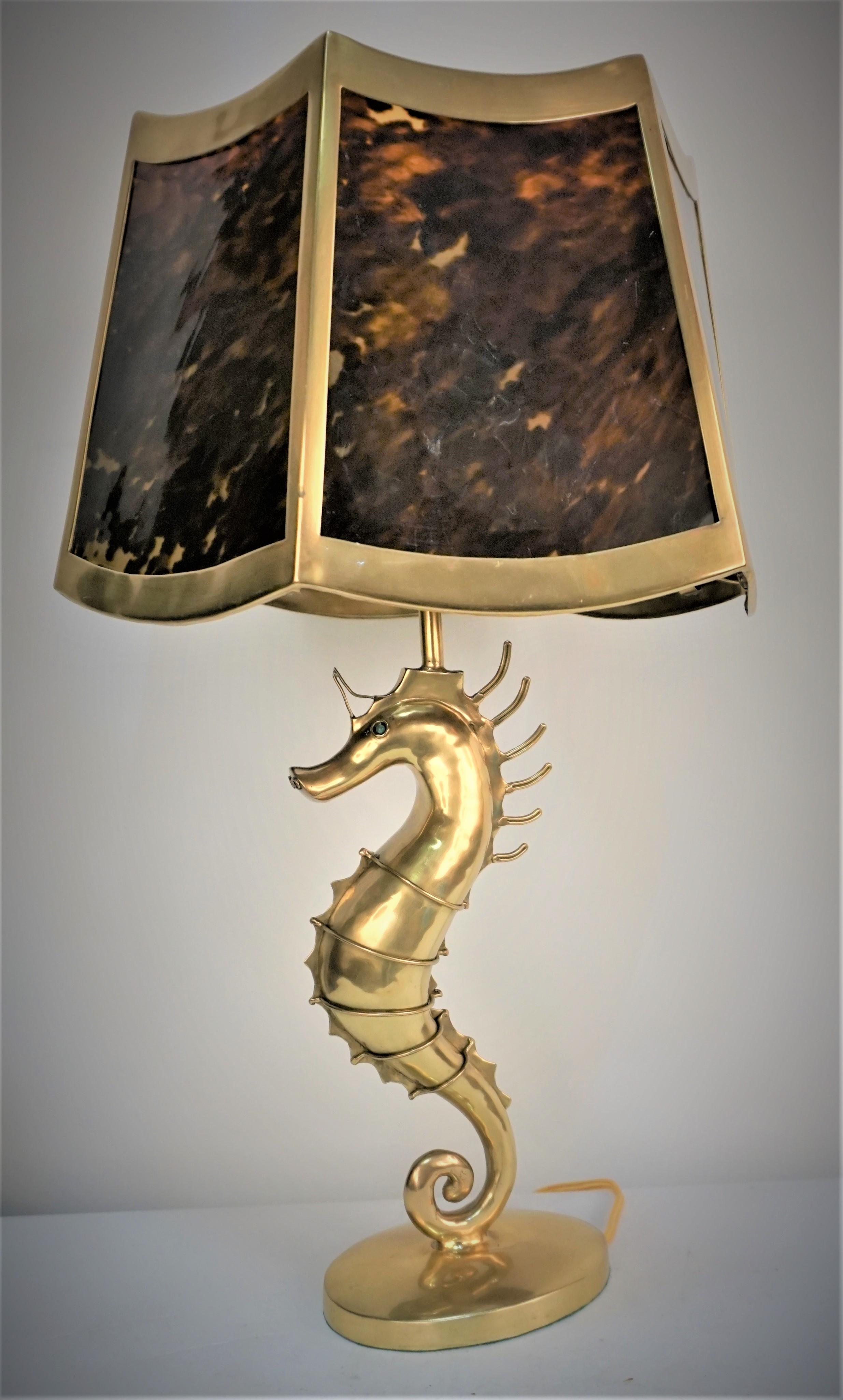 Bronze Lampe de table hippocampe en bronze des années 1960 avec panneaux en fausses écailles de tortue en vente