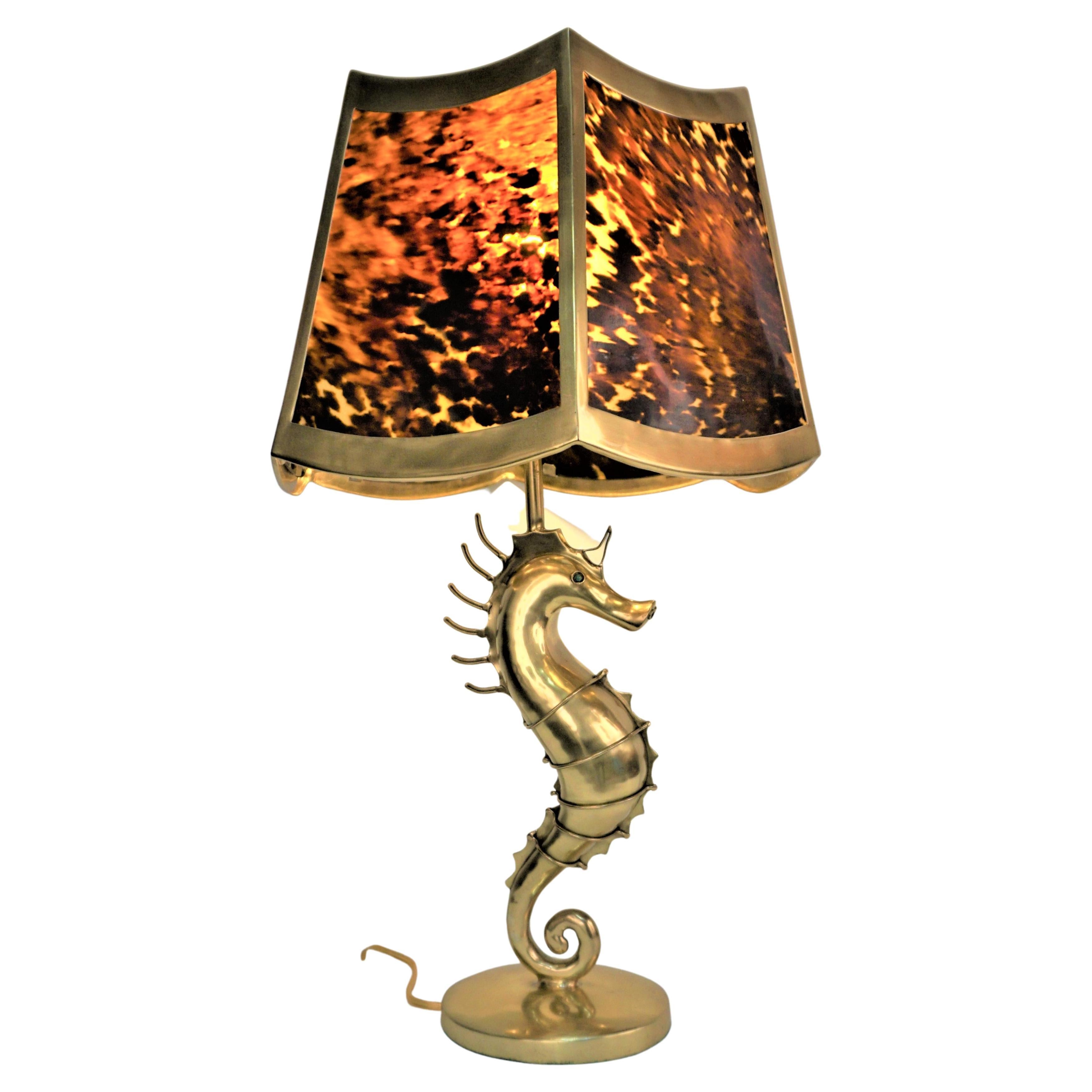 Lampe de table hippocampe en bronze des années 1960 avec panneaux en fausses écailles de tortue en vente