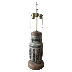 Lampada in ceramica marrone e marrone degli anni '60 con base e piano cerato