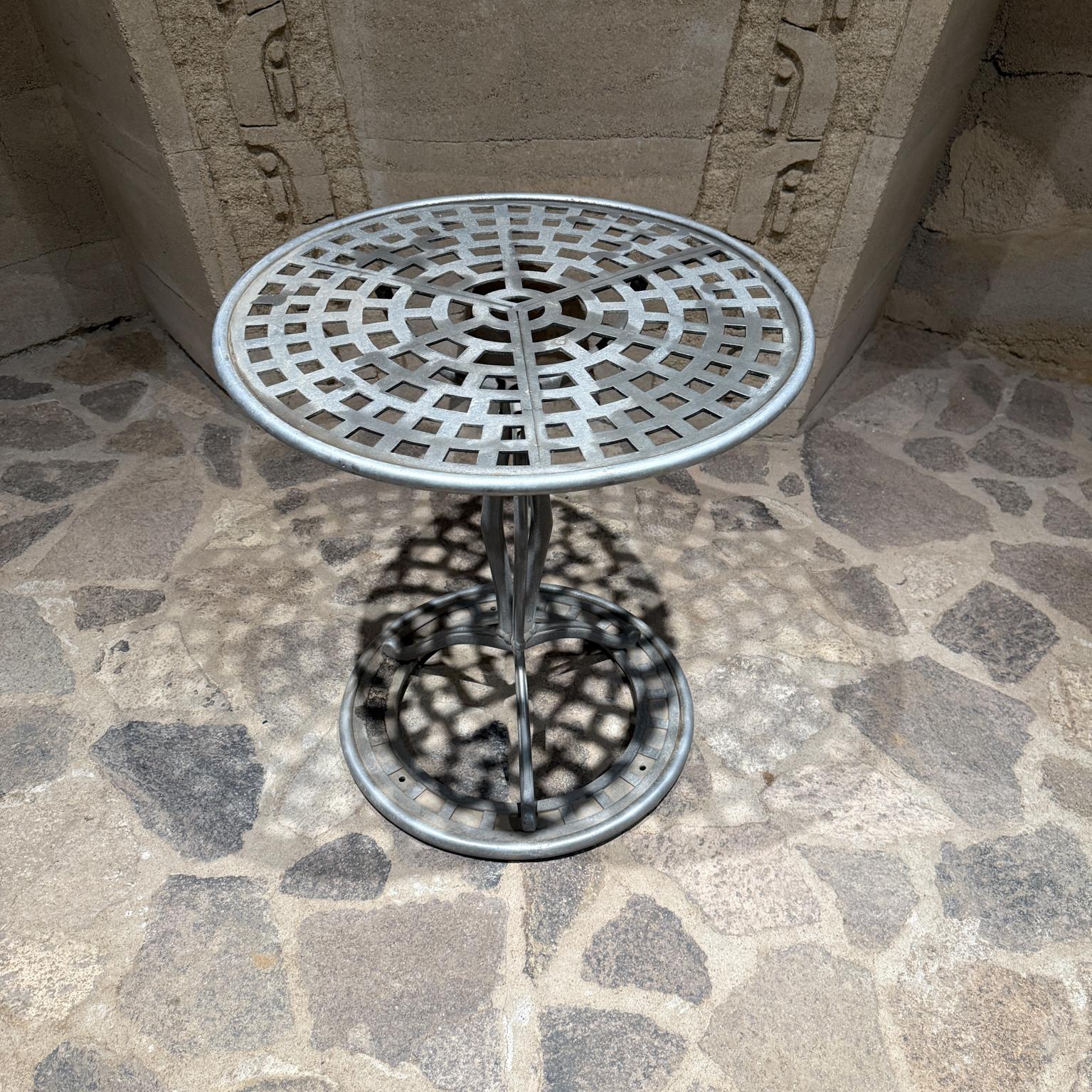 Mesa de jardín Jordan Brown Jordan Sol Y Luna Gazelle de los años 60 Moderno de mediados de siglo en venta