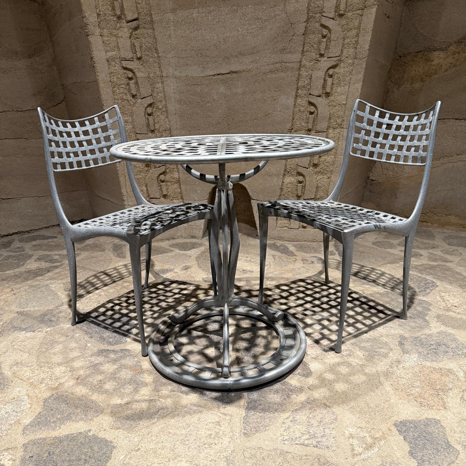Mesa de jardín Jordan Brown Jordan Sol Y Luna Gazelle de los años 60 en venta 3