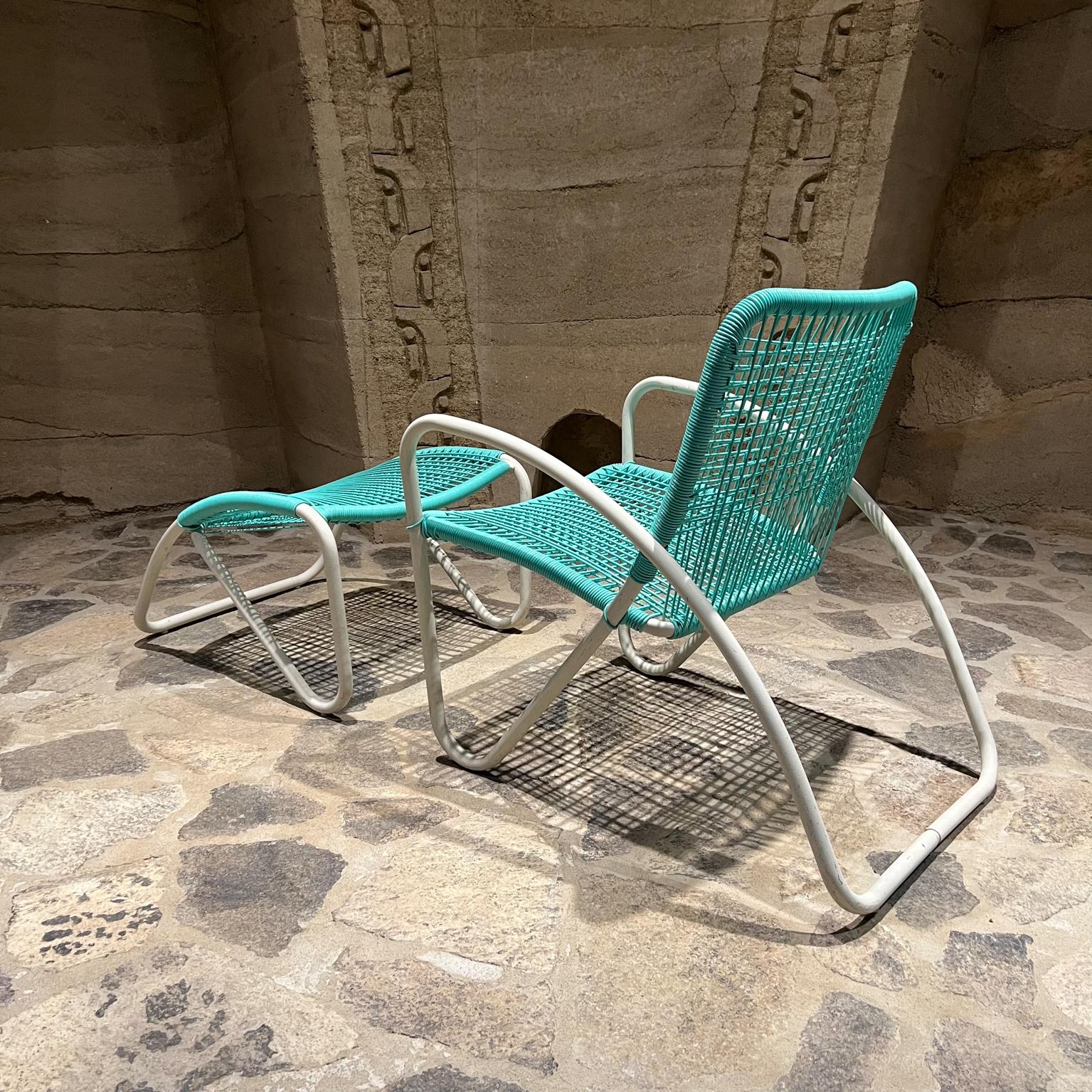 Mid-Century Modern Ensemble de patio Jordan marron des années 1960, 4 chaises et 1 pouf de style Walter Lamb en vente