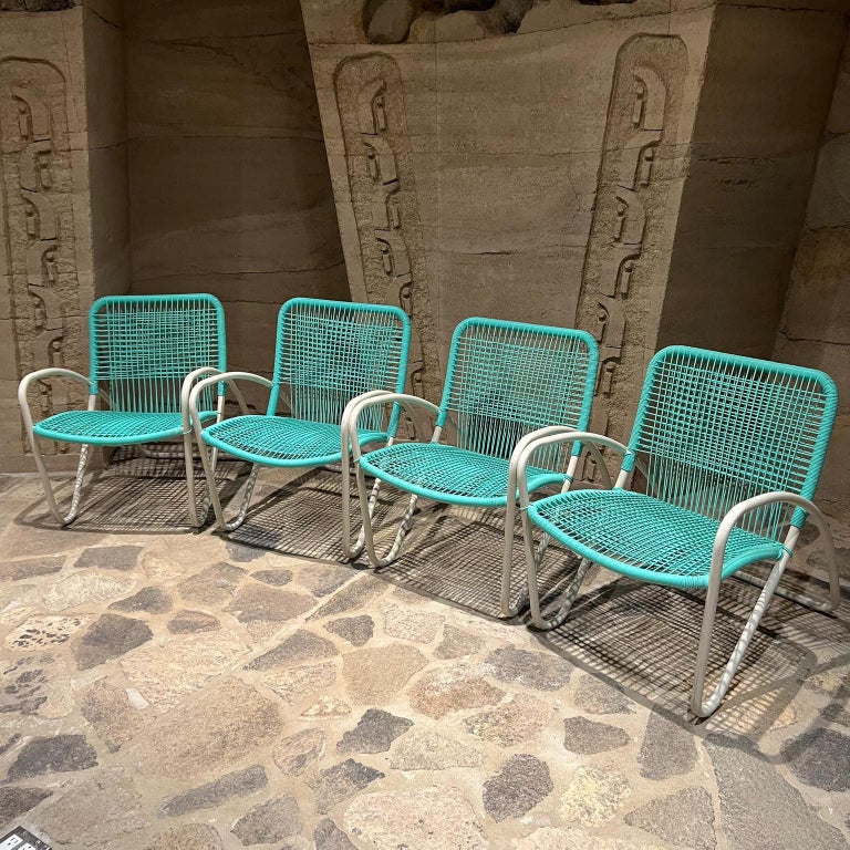 1960s Brown Jordan Vintage Patio Set 4 Chairs 1 Ottoman Style of Walter Lamb In Good Condition For Sale In National City, CA