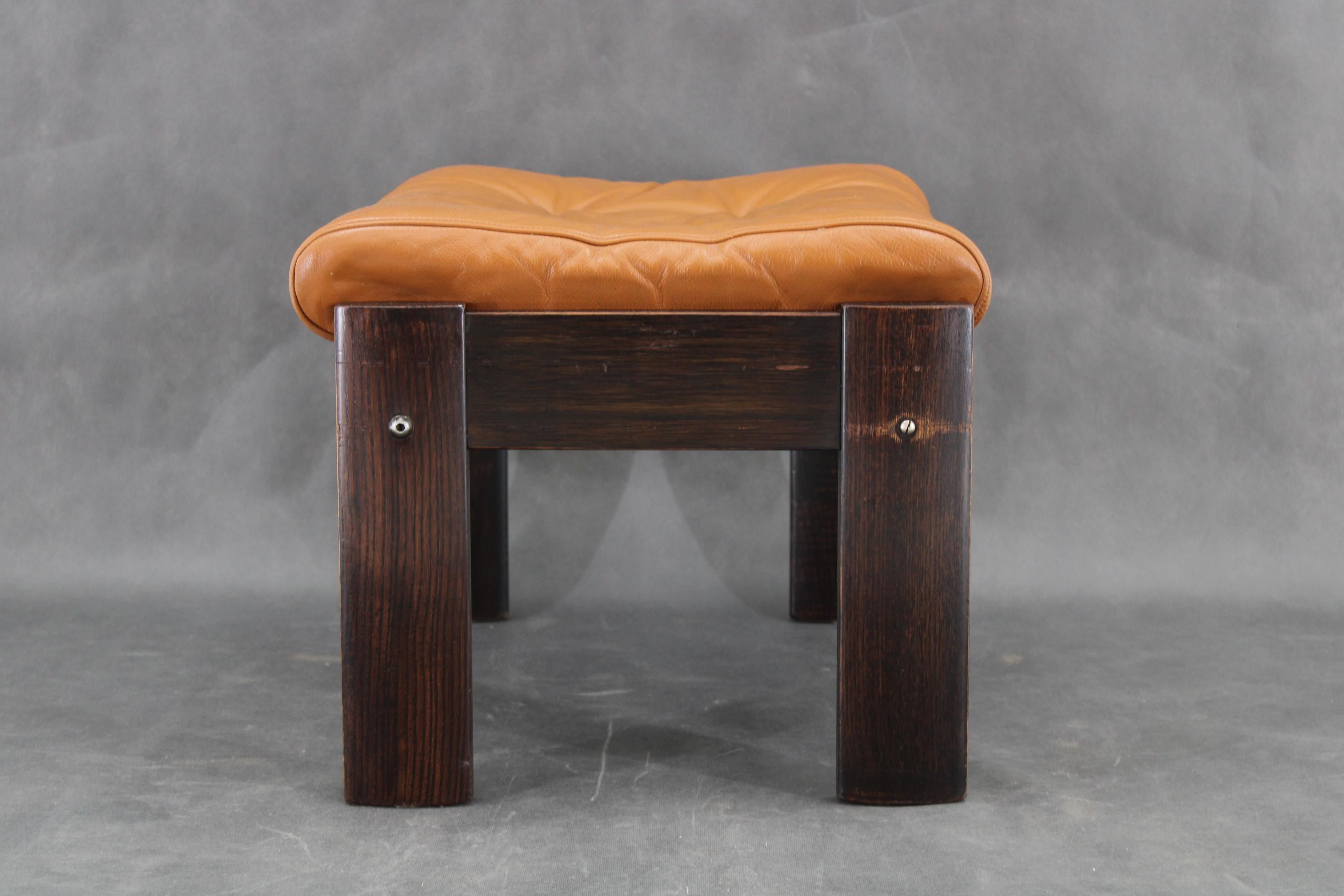 1960s Brown Leder Oak Hocker, Dänemark (Mitte des 20. Jahrhunderts) im Angebot