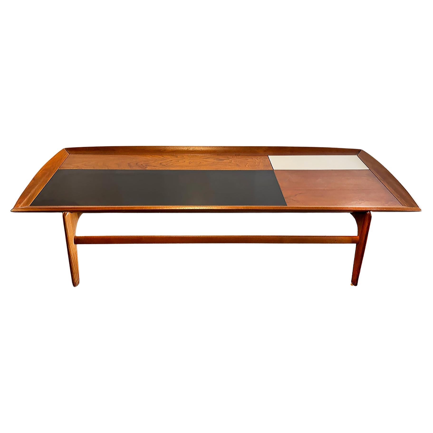 1960, Brown Saltman Table basse en noyer du milieu du siècle avec accents noirs et blancs