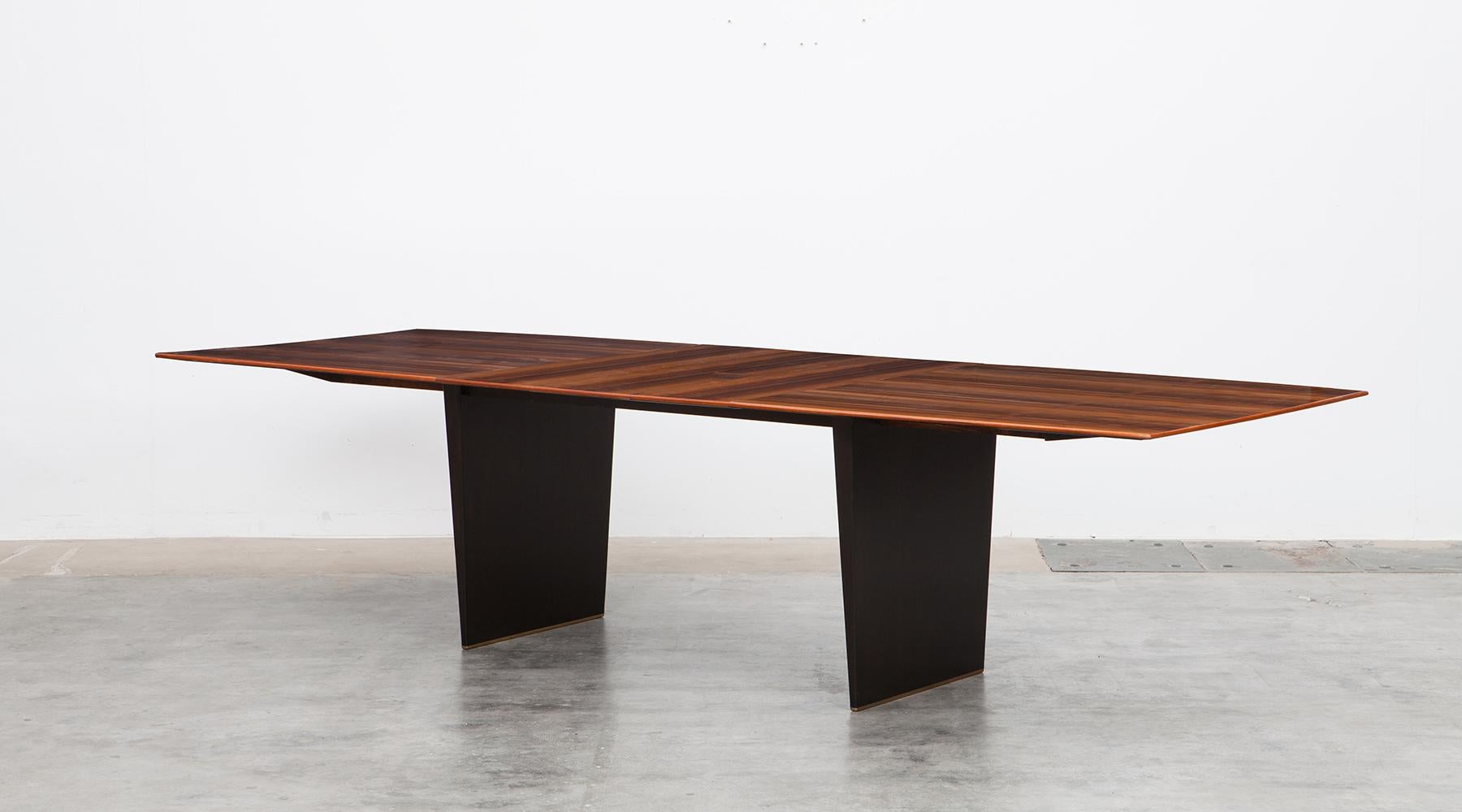 Tawi wooden dining table by Edward Wormley for Dunbar, USA, 1962.

This stunning dining table is designed by American Edward Wormley and comes with a wooden Tawi top which is composed in three leaves, so the table is extendable from 213 to 303 cm.