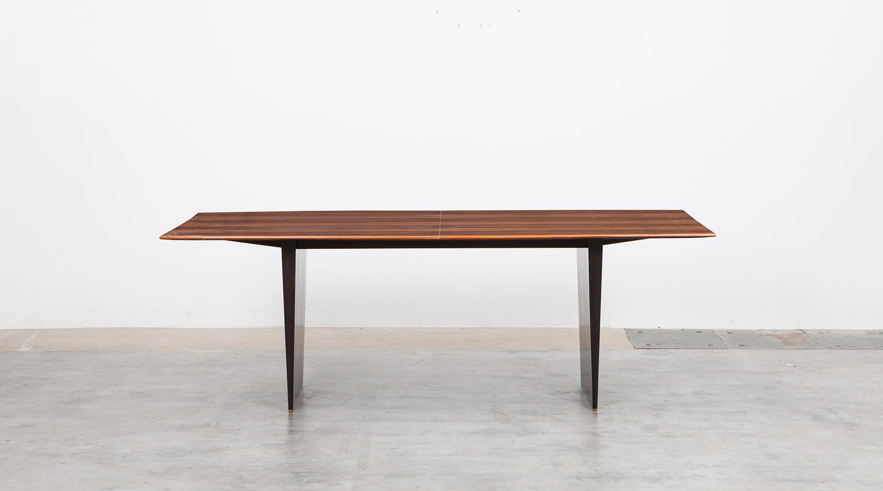 1960s Brown Tawi Wood Dining Table by Edward Wormley 'B' In Excellent Condition For Sale In Frankfurt, Hessen, DE