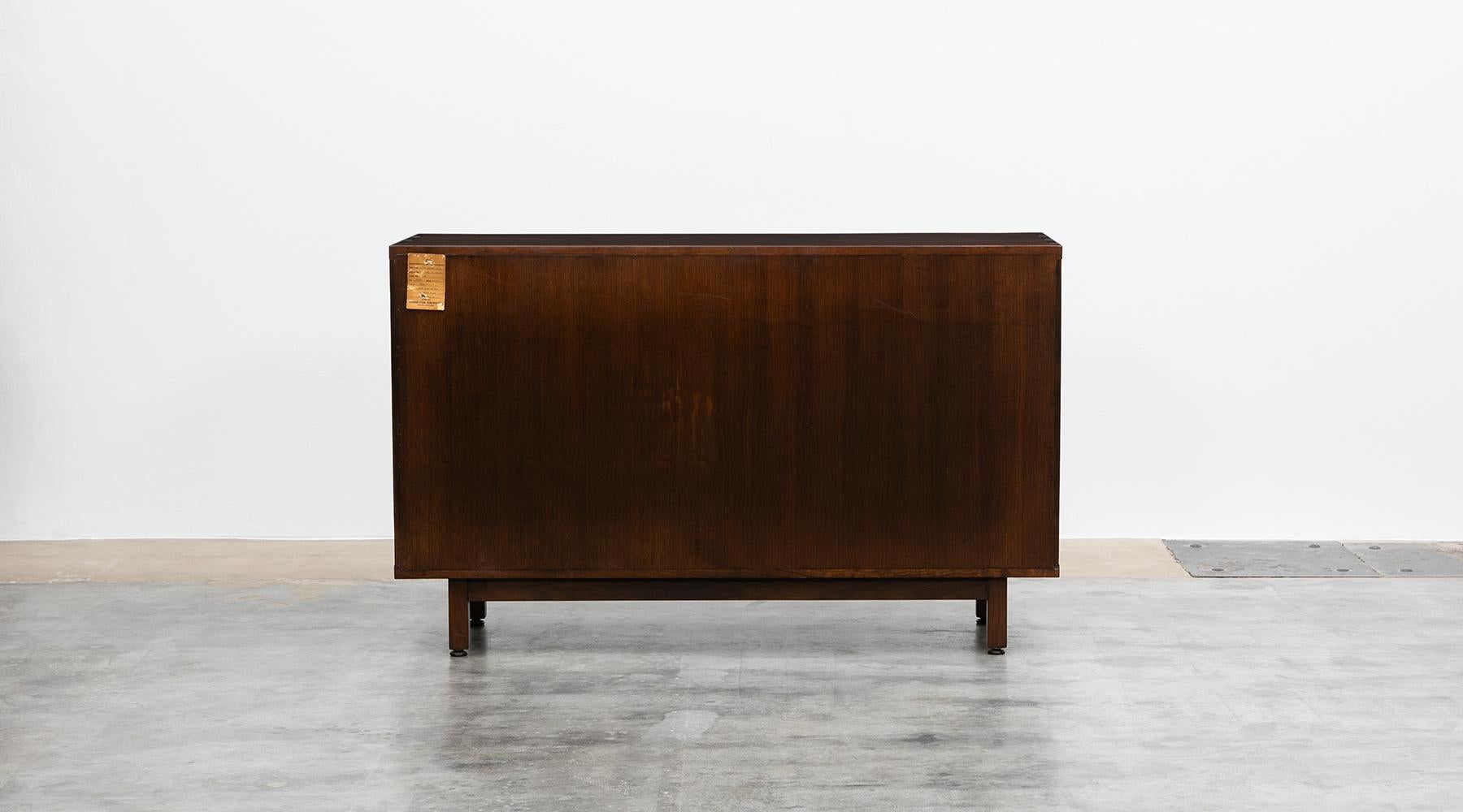1960s Brown Walnut Sideboard by Edward Wormley with Rosewood Details In Good Condition In Frankfurt, Hessen, DE