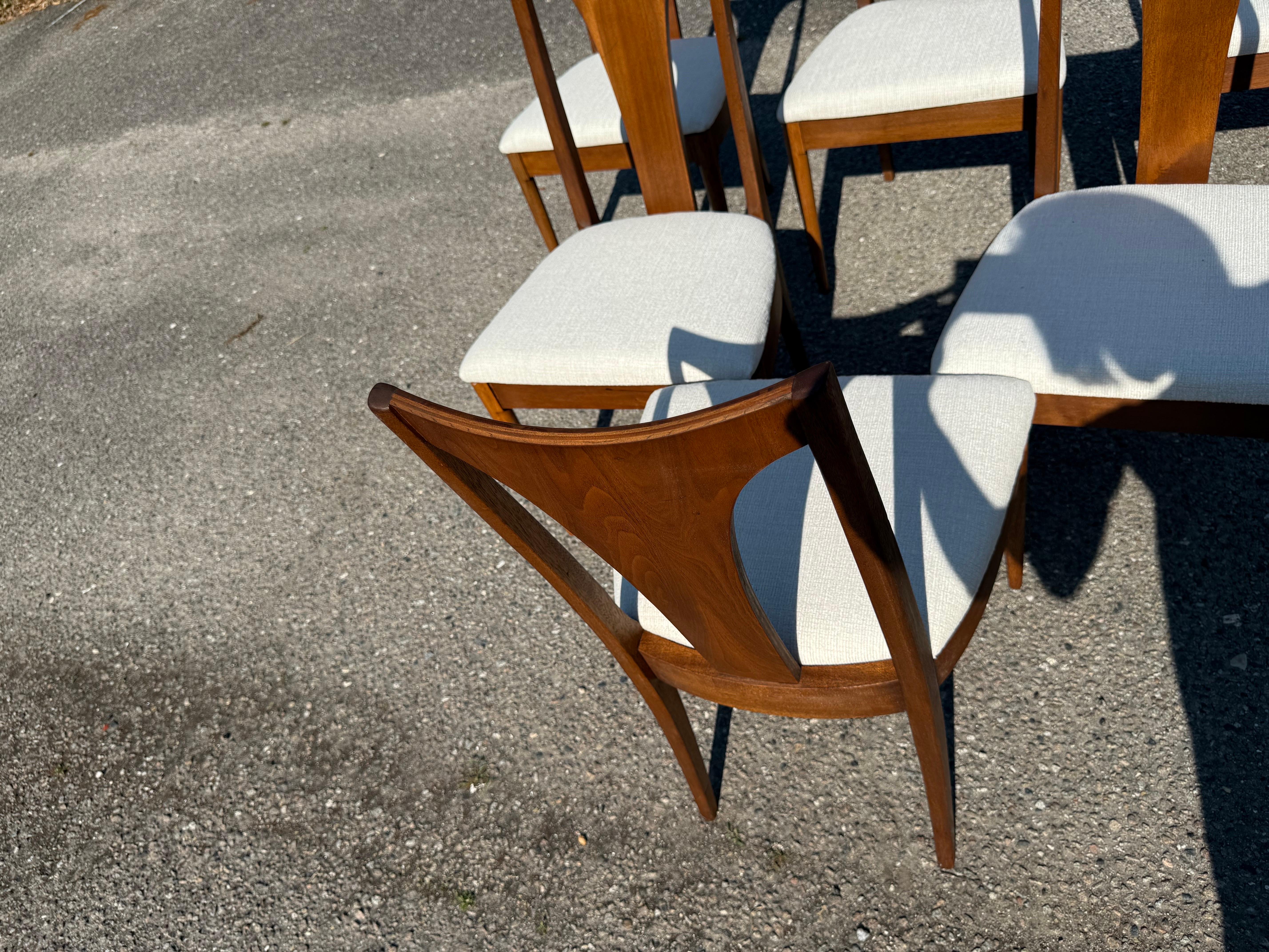 Broyhill Brasilia II mid century dining chairs - Set of 6  Each chair measures: 21 wide x 21.5 deep x 37 inches high, with a seat height of 18.5 inches

In the mid-1950s, responding to changing tastes and to an appetite for what is now universally
