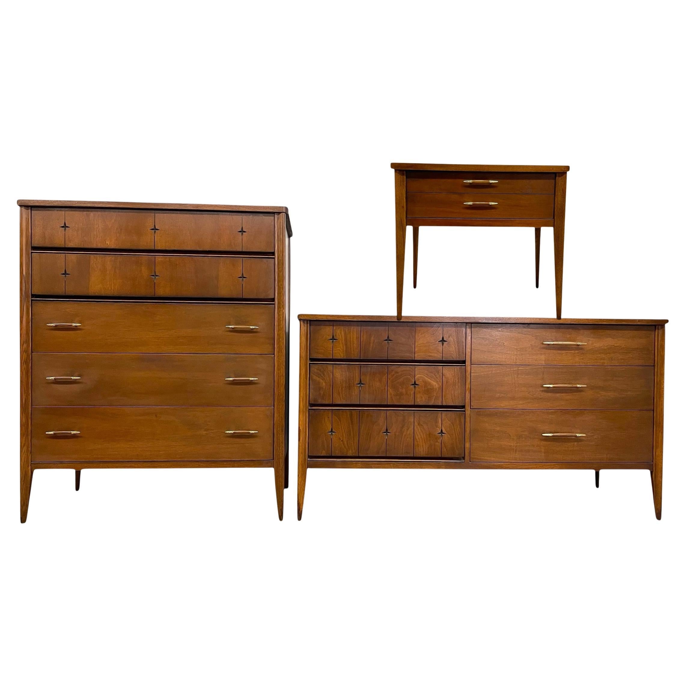 Camera da letto a 3 pezzi Broyhill Premier "Saga" del 1960 - Comò e comodini MCM.