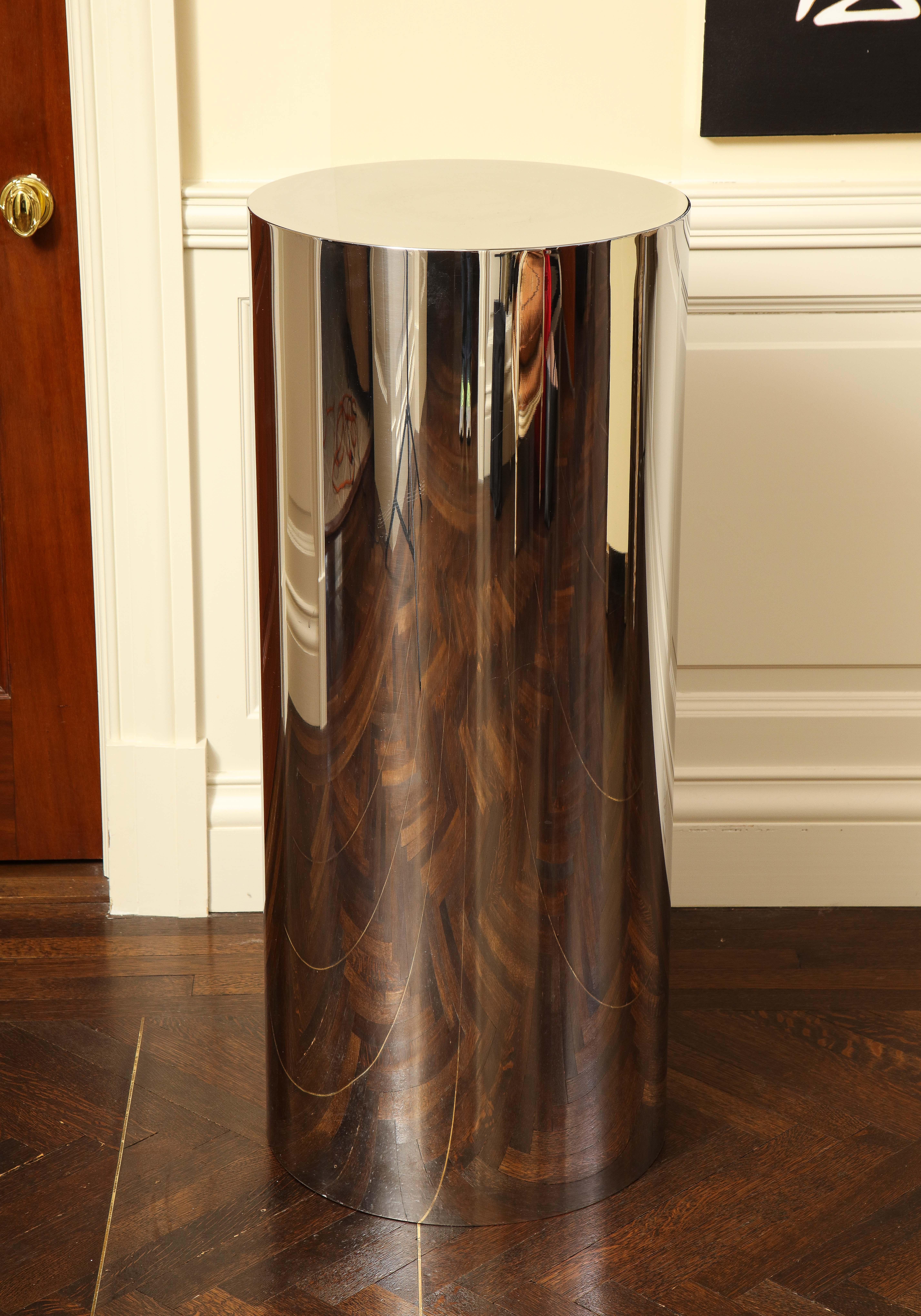 Mid-Century Modern 1960s chrome cylindrical pedestal table. In the style of Brueton / Curtis Jere. There are some scratches on top as shown. Provenance: Lobel Modern NYC. 


 