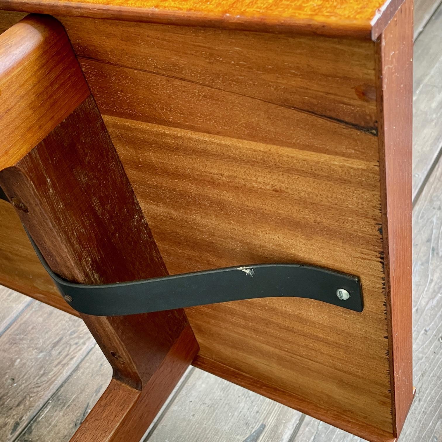 1960 Bruksbo Teak Petite Bench Mid-Century Modern Low Bedroom Table Shelf Prop in vendita 2