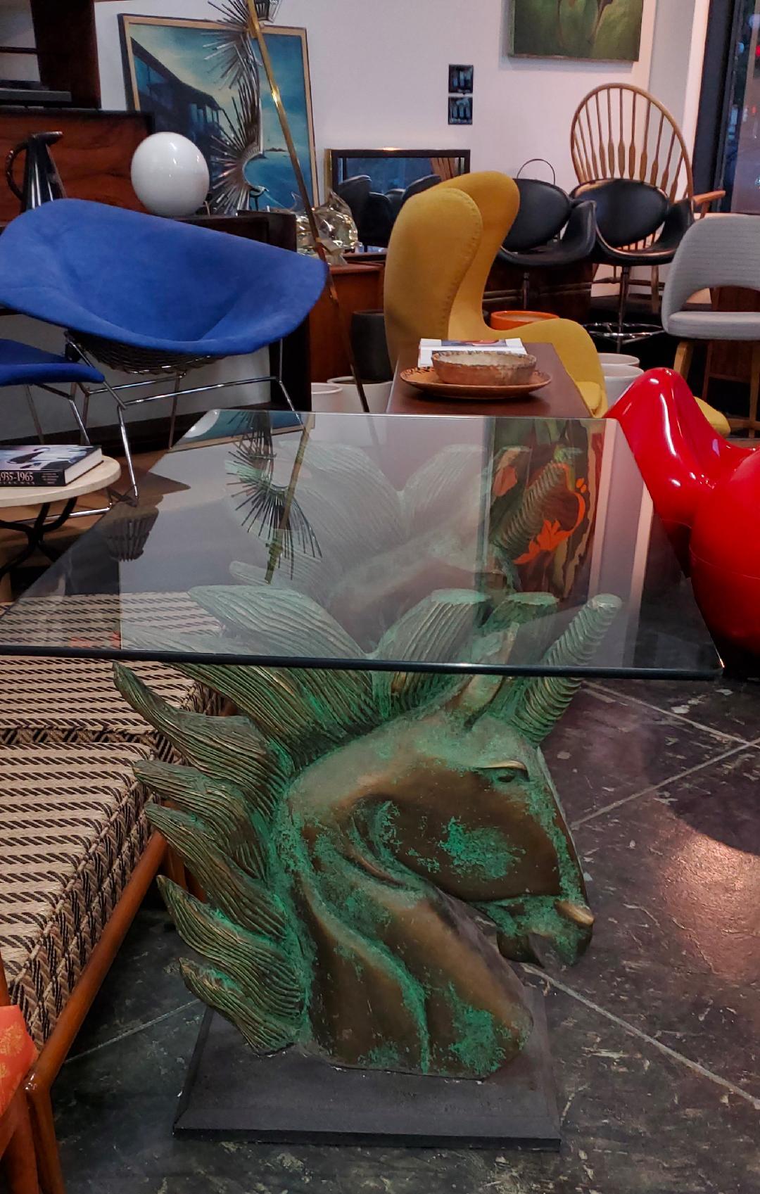 Bases de tête de cheval licorne brutale des années 1960 avec table à manger originale à dessus en verre en vente 1