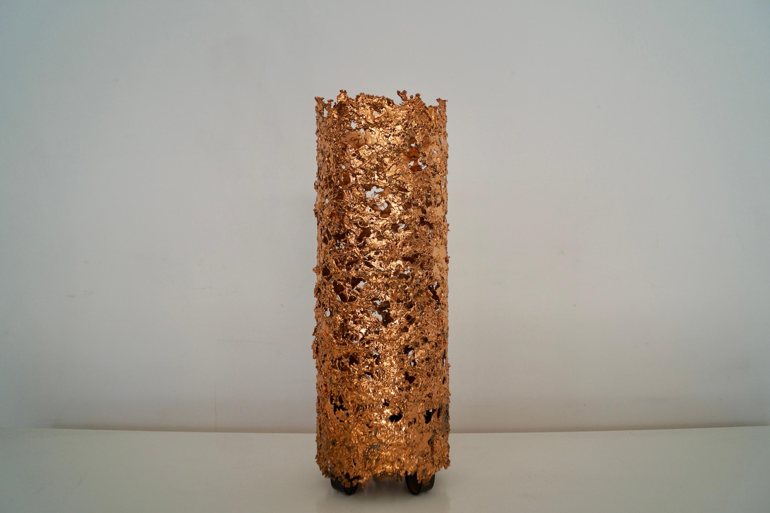 Vintage brutalist Midcentury Modern table lamp for sale. Designed by Aimo Tukianien from Finland, and very beautiful. Made of solid melted copper, and a wonderful sculptural lamp. Beautiful texture and cylinder design, and in great working