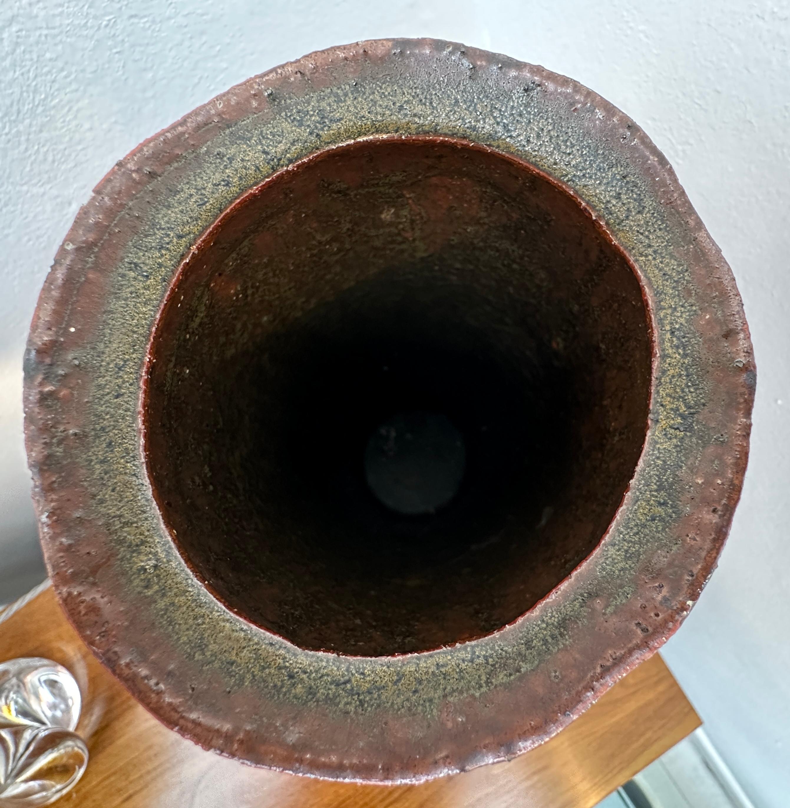 Vase cylindrique britannique brutaliste Bernard Rooke en poterie émaillée abstraite des années 1960 en vente 10