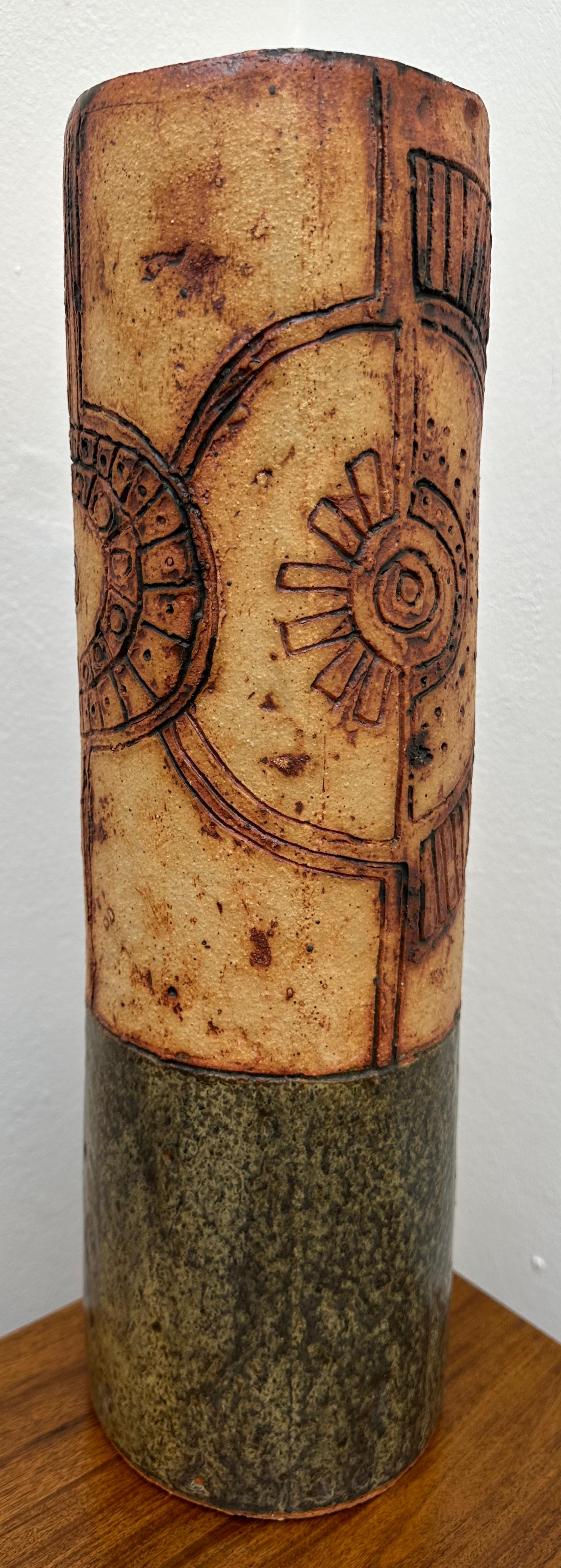Zylindrische abstrakte glasierte Keramikvase, Brutalismus, Britisch Bernard Rooke, 1960er Jahre im Zustand „Gut“ im Angebot in London, GB