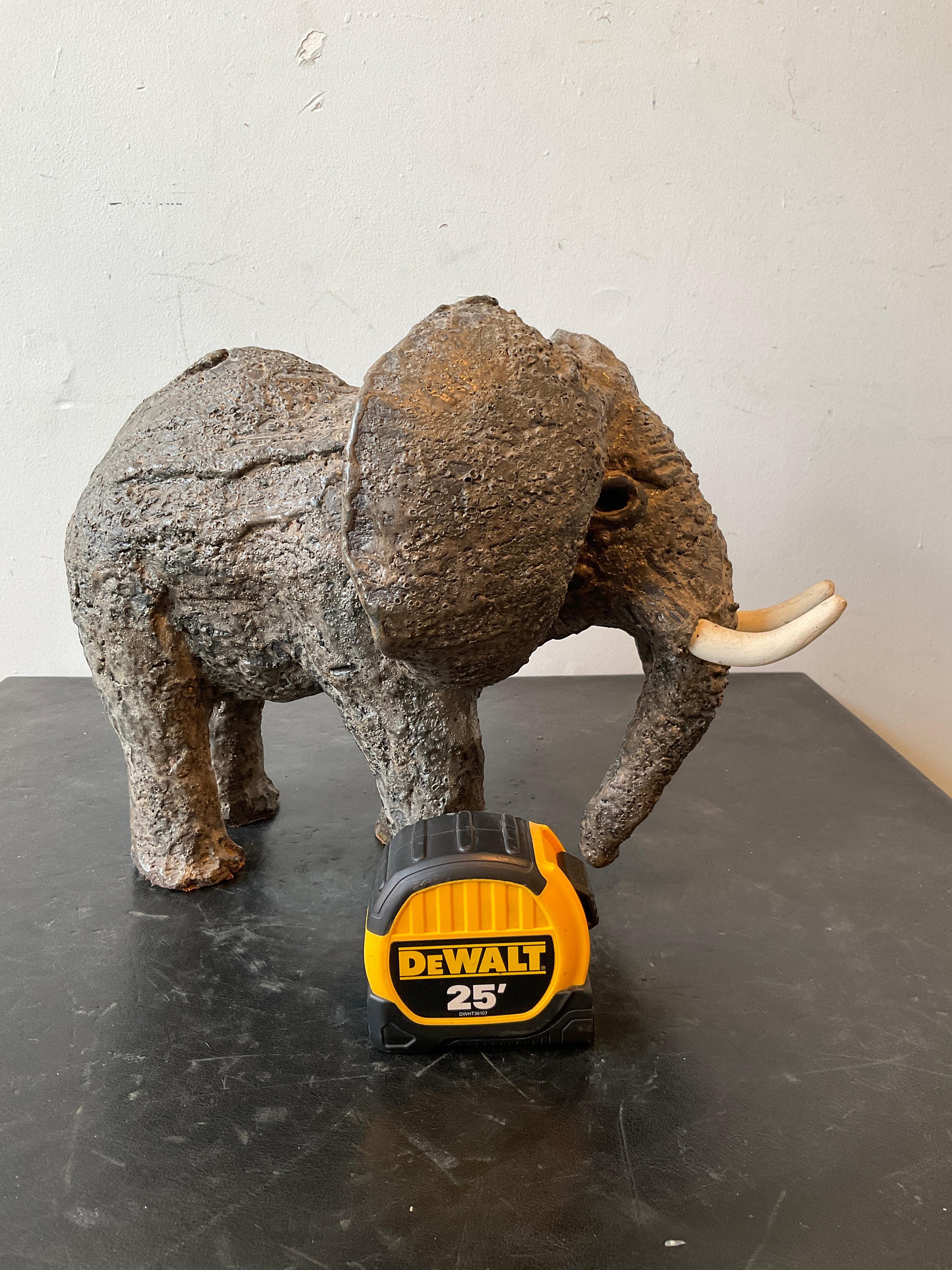 1960 Elefante in ceramica strutturata.