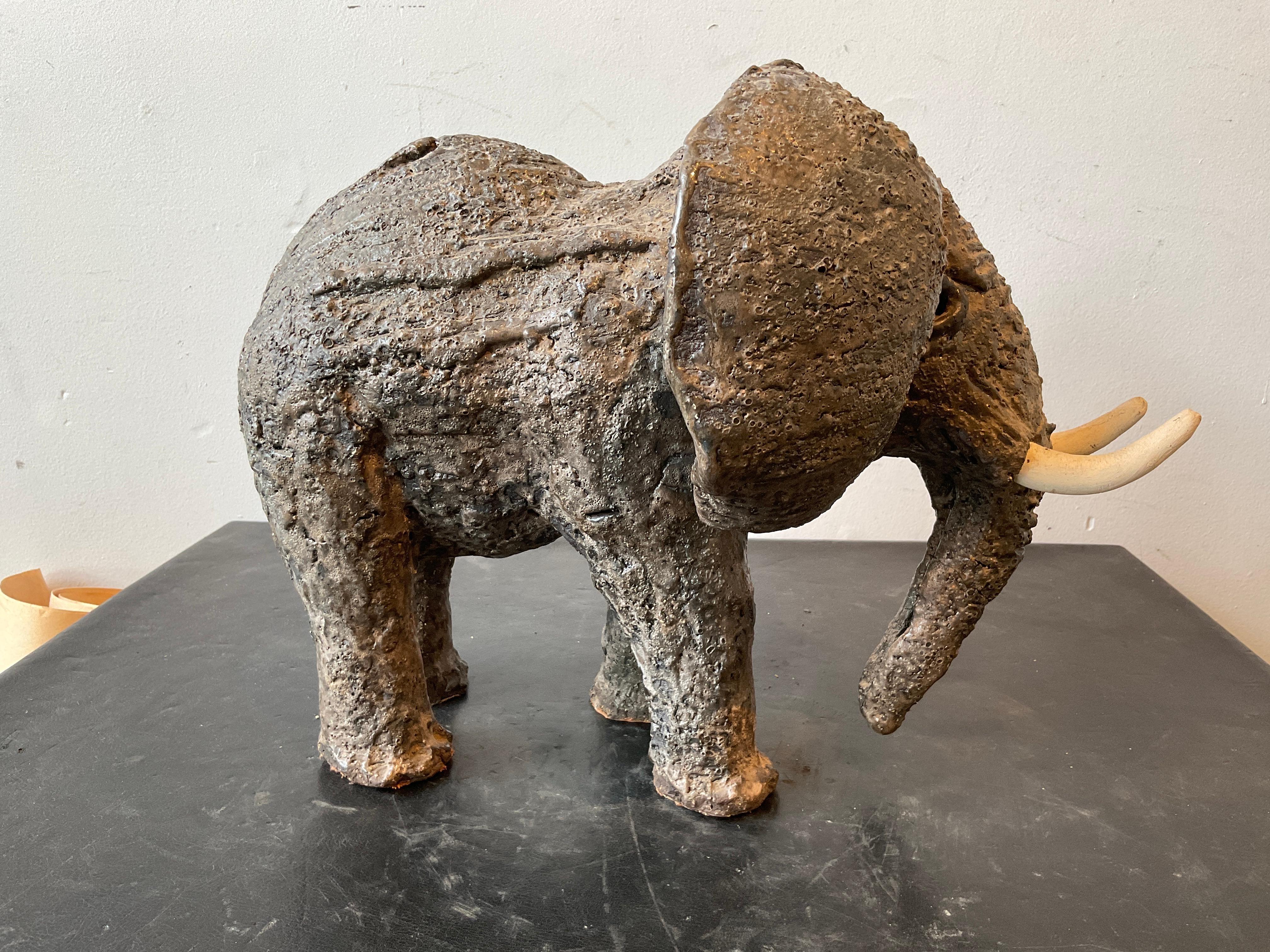Metà XX secolo Elefante in ceramica brutalista del 1960 in vendita
