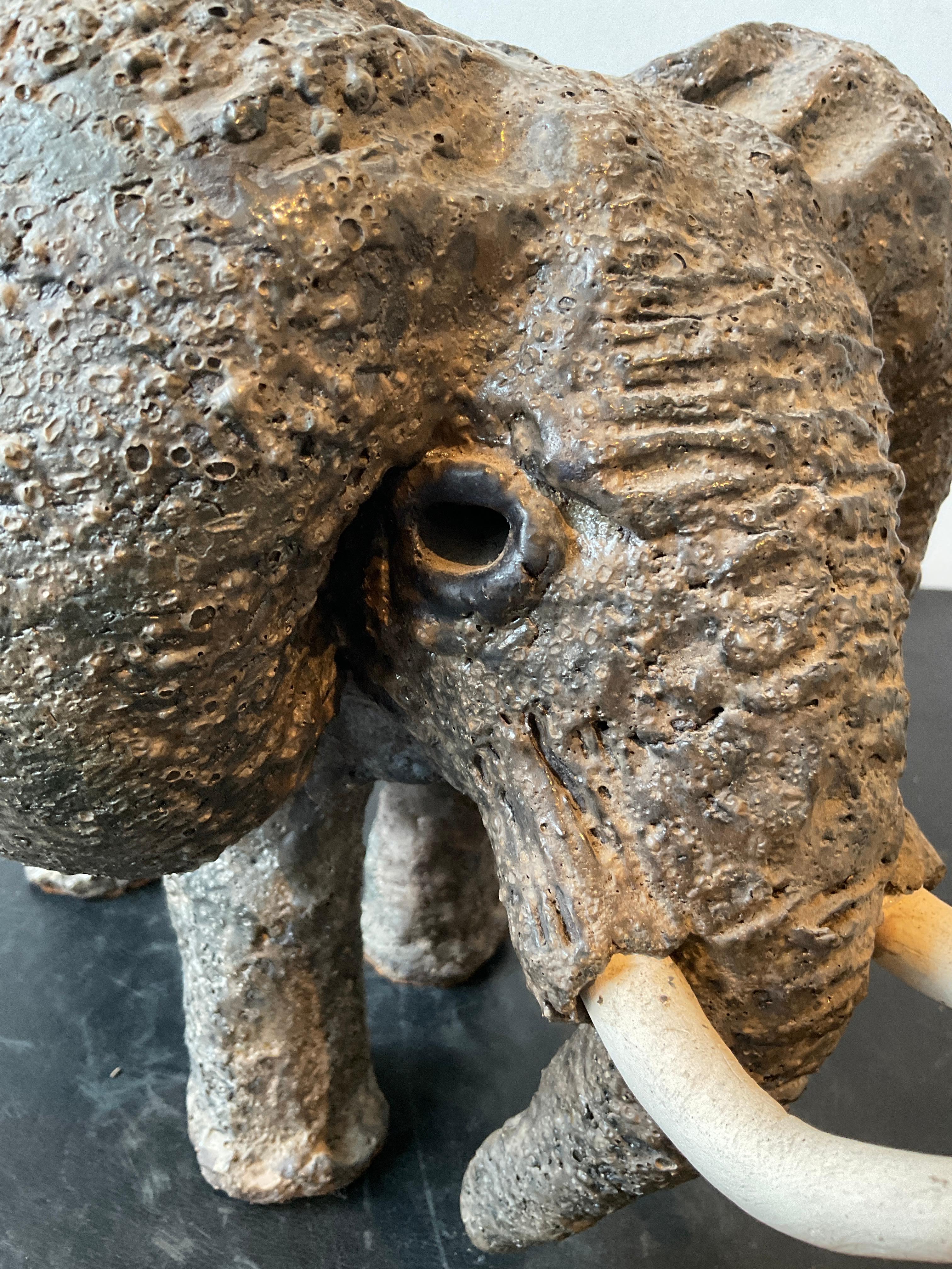 Elefante in ceramica brutalista del 1960 in vendita 3