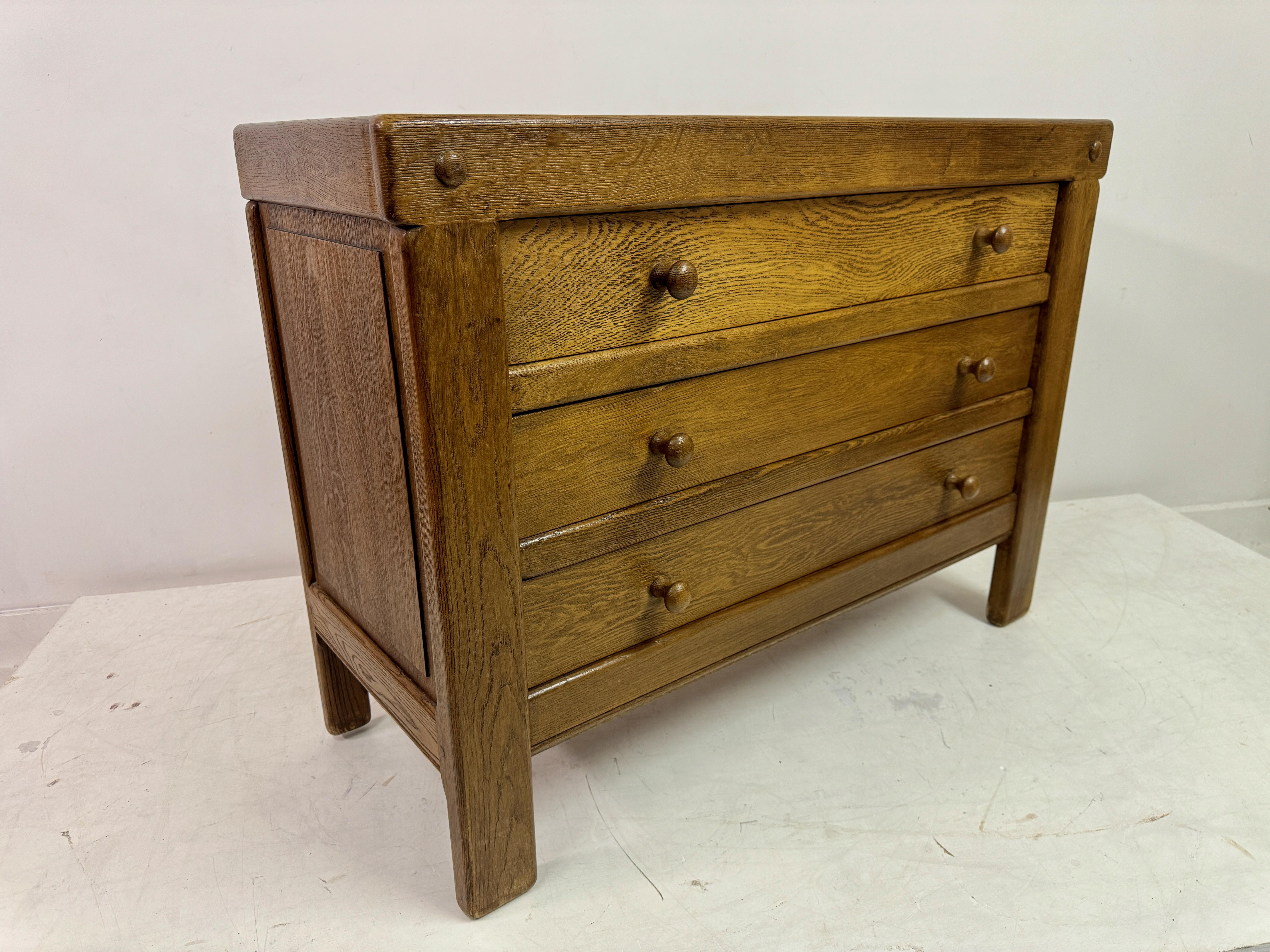 1960s Brutalist Chest of Drawers in Oak For Sale 4