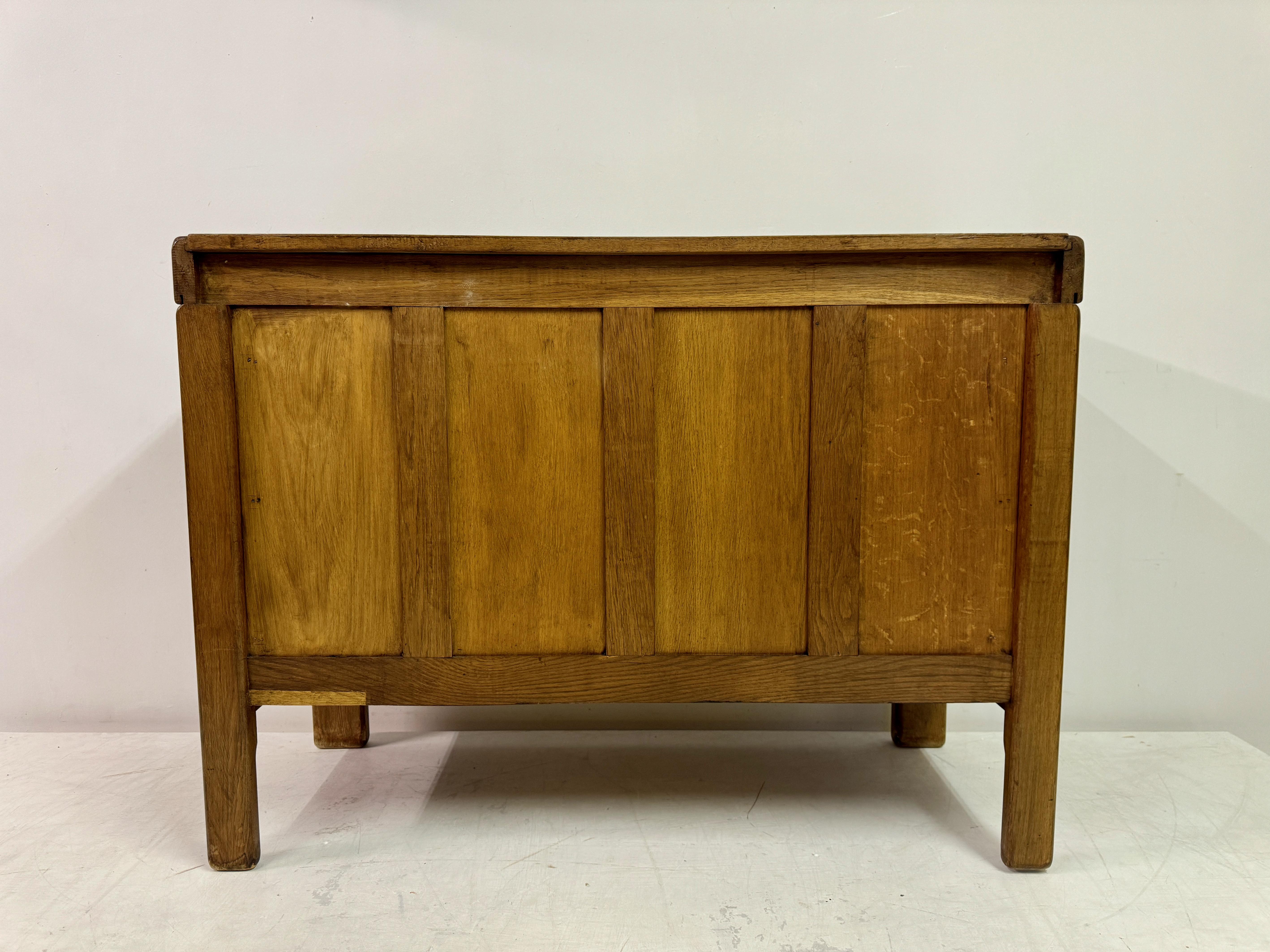 1960s Brutalist Chest of Drawers in Oak For Sale 6