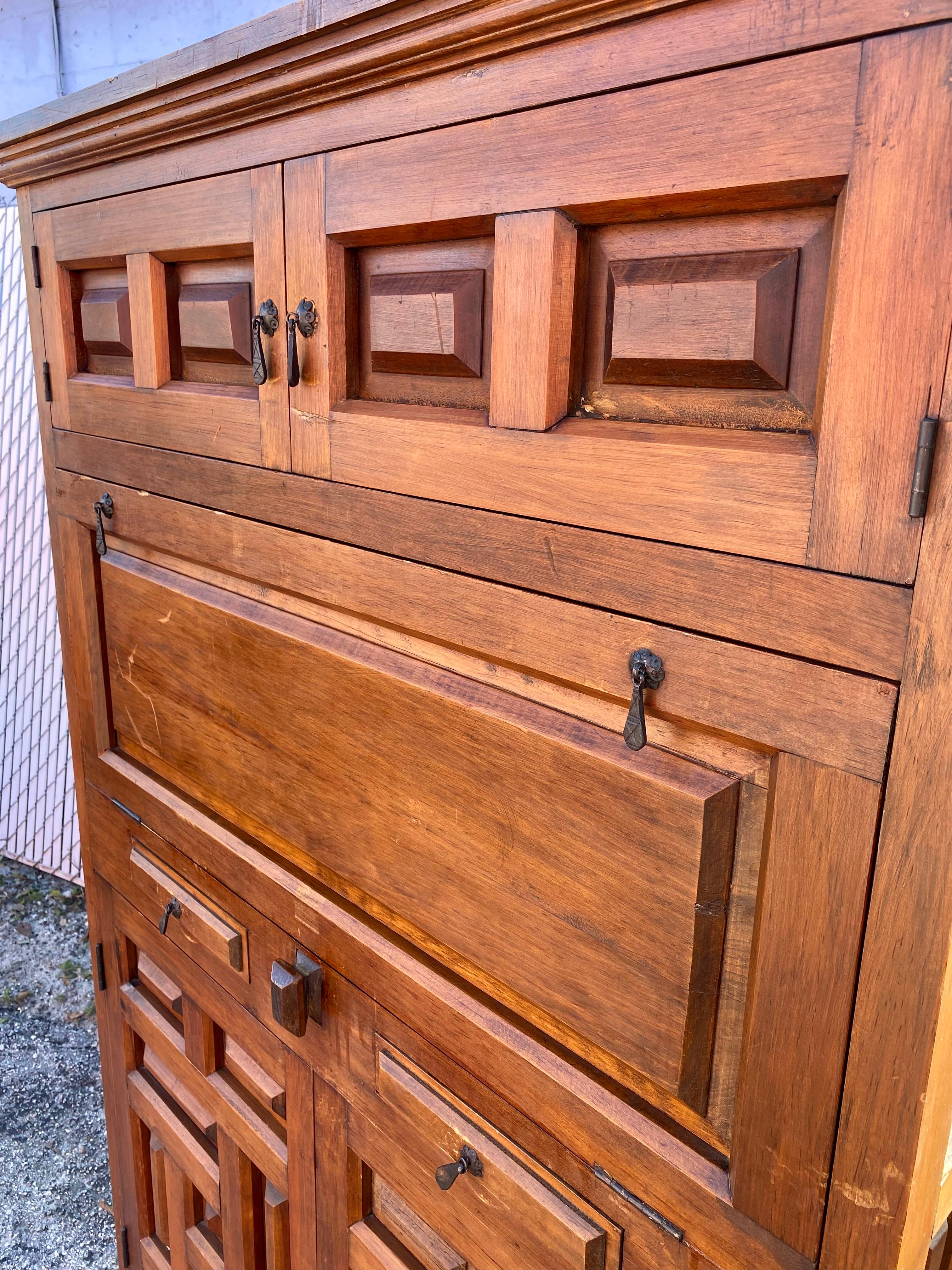 19th Century Spanish Baroque Corner Sideboard Storage Cabinet For Sale 5