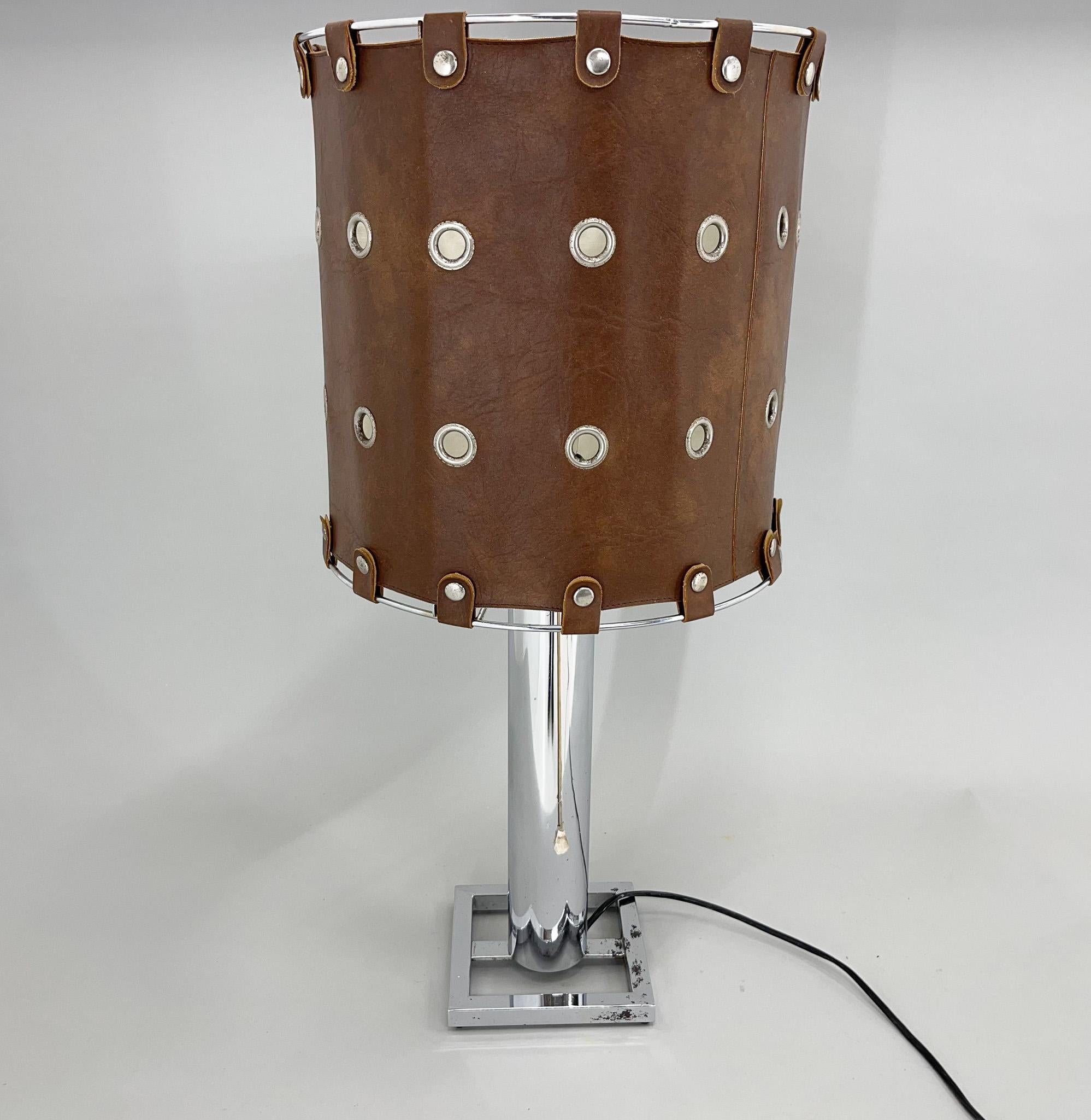 1960's Brutalist Italian Leather & Chrome Table Lamp In Good Condition In Praha, CZ