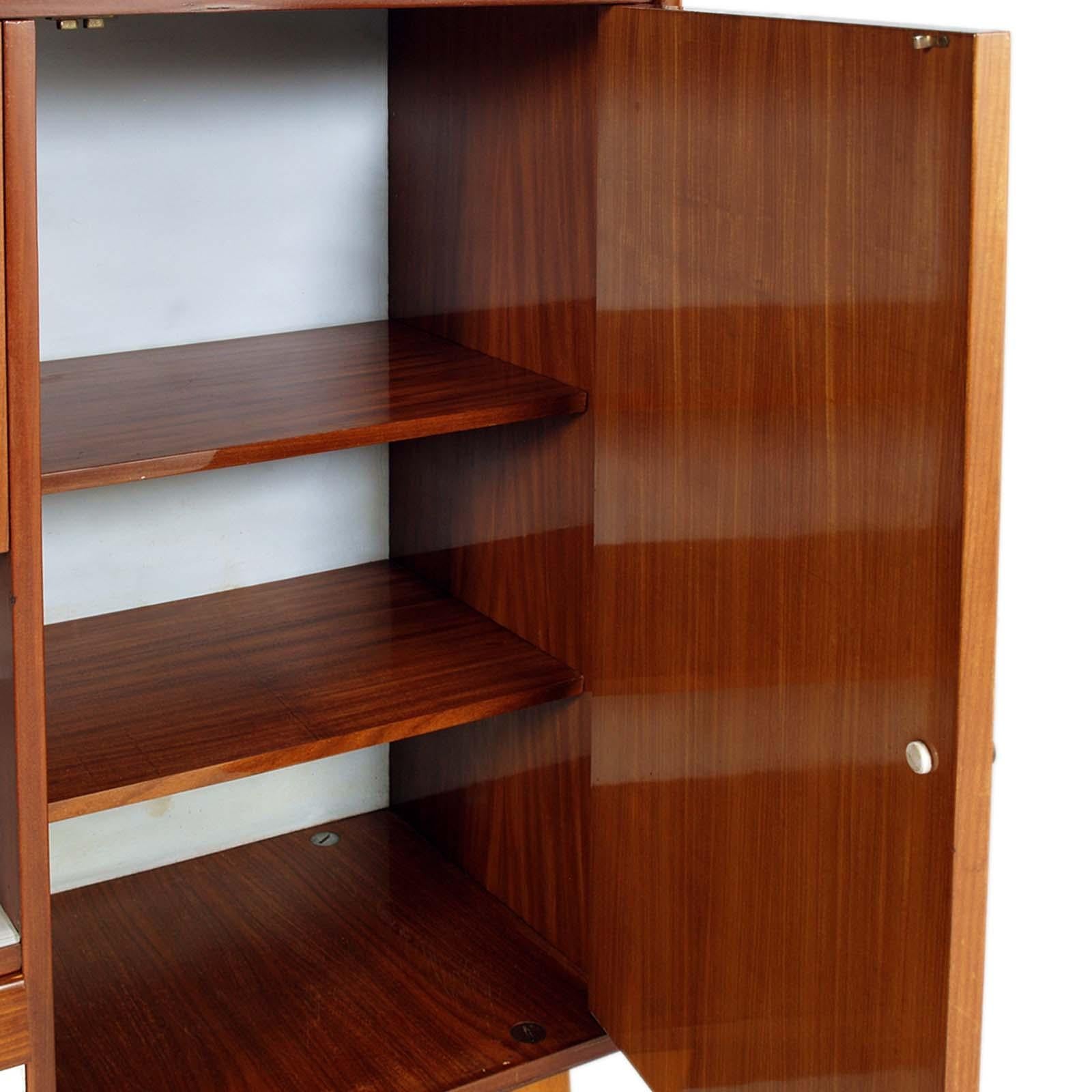 20th Century 1960s Buffet Dry bar by Mobile di Cantù, Ico & Luisa Parisi attributed in Walnut For Sale