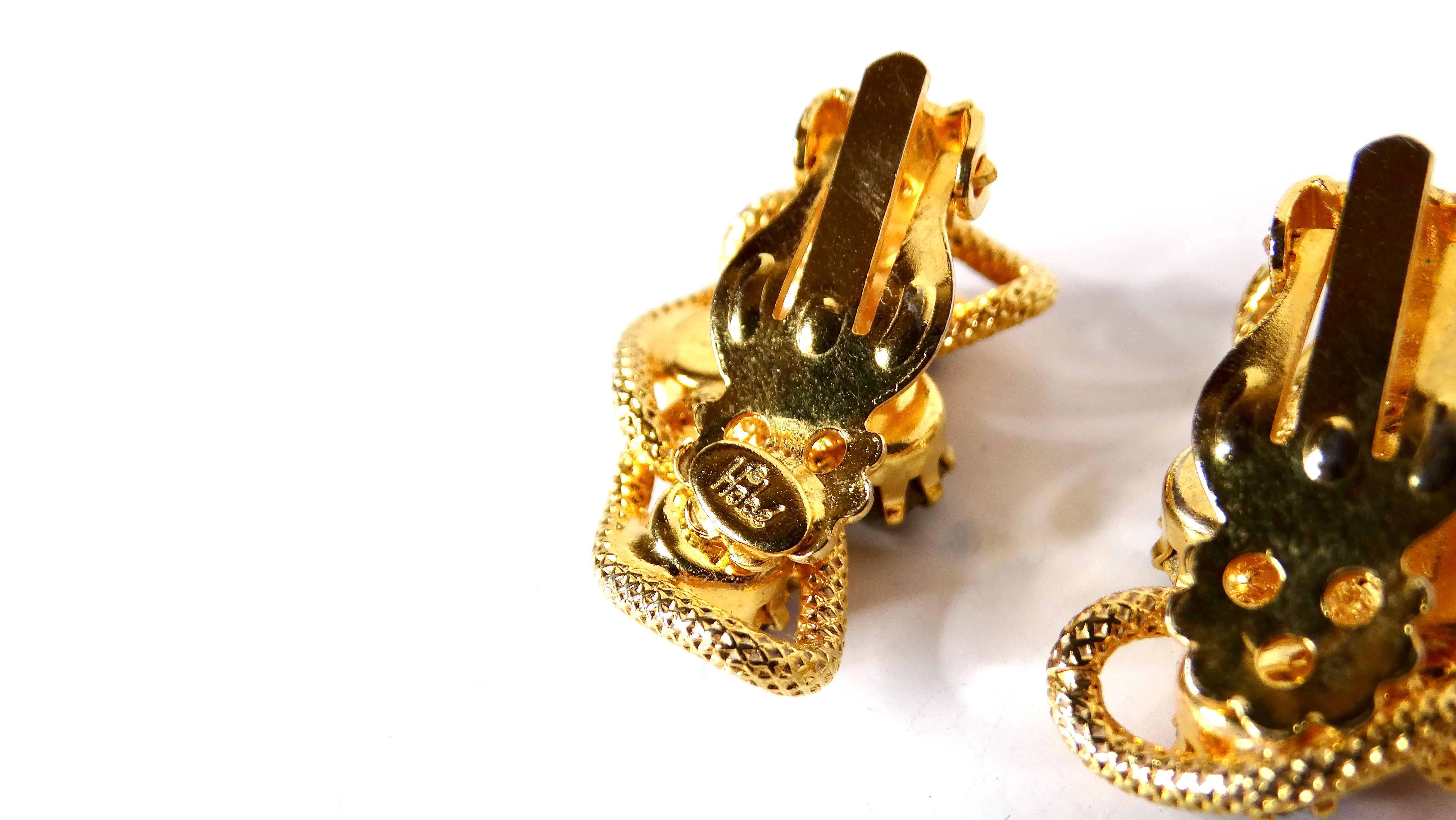 Orecchini a clip con cristalli blu e verdi placcati in oro 18k di ispirazione bulgara del 1960 In condizioni buone in vendita a Scottsdale, AZ