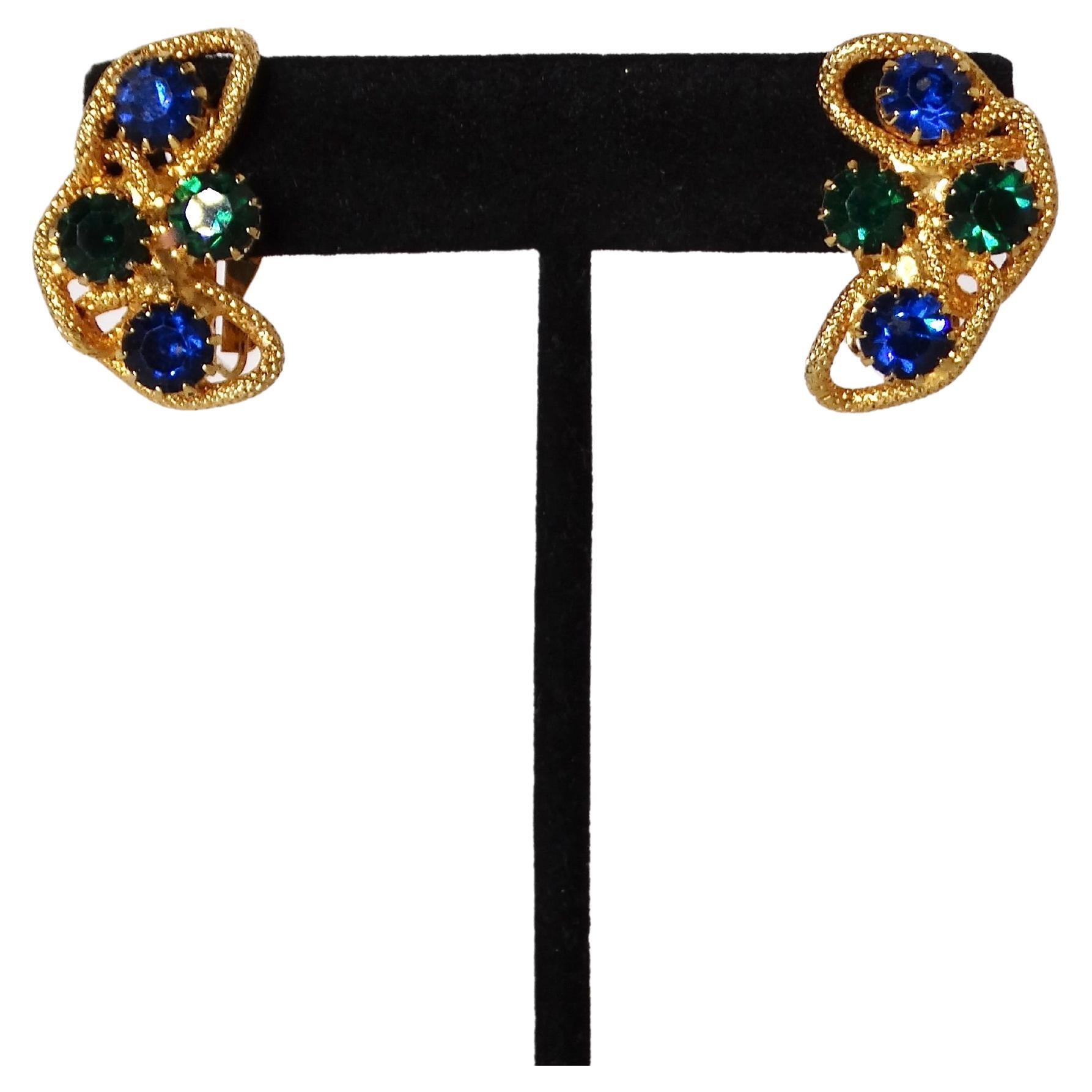 Orecchini a clip con cristalli blu e verdi placcati in oro 18k di ispirazione bulgara del 1960 in vendita 1