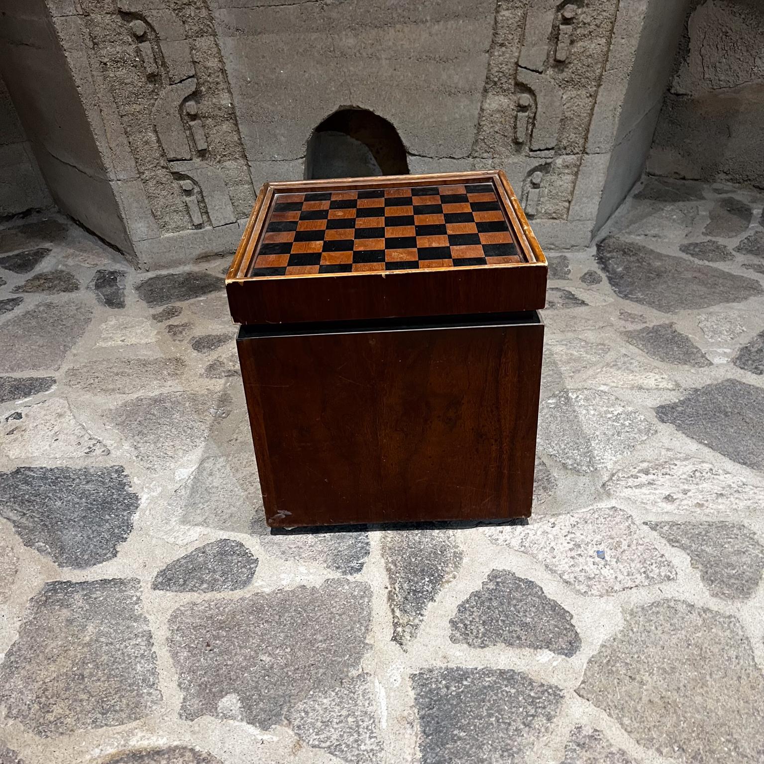 1960s by Lane Walnut and Vinyl Chess Table with Storage
Storage Box or Side Table
Reversible faux leather cover on one side game board on the other!
27.25 h x 16 x 16
Original unrestored vintage condition
Refer to all images.
