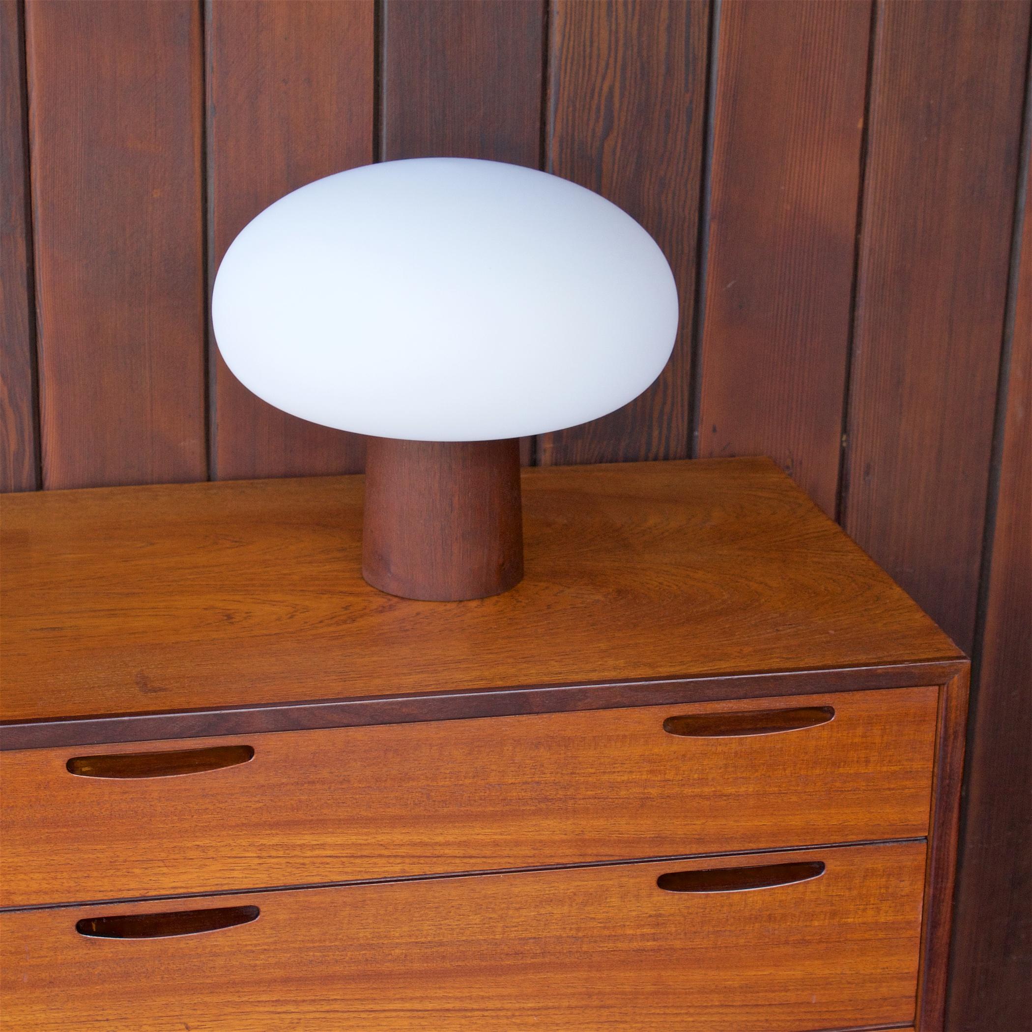 One of the rarest variation of the laurel 'mushroom lamp' series. In great working order, and good cosmetic condition, showing some wear to veneer and some very faint stains. Measures: Shade diameter 12 x total lamp height 11 in.